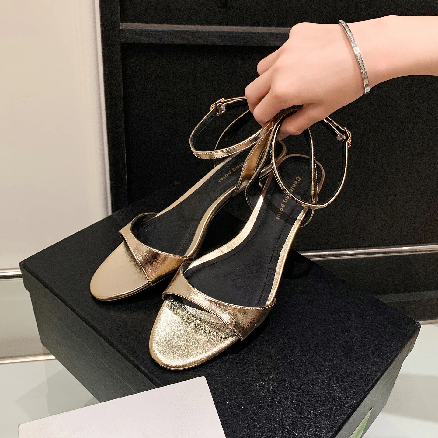 

Fashion Women Elegant Pumps Premium Luxury Low High Heels Genuine Leather Sexy Summer Sandals Office Party Dress Women Shoes