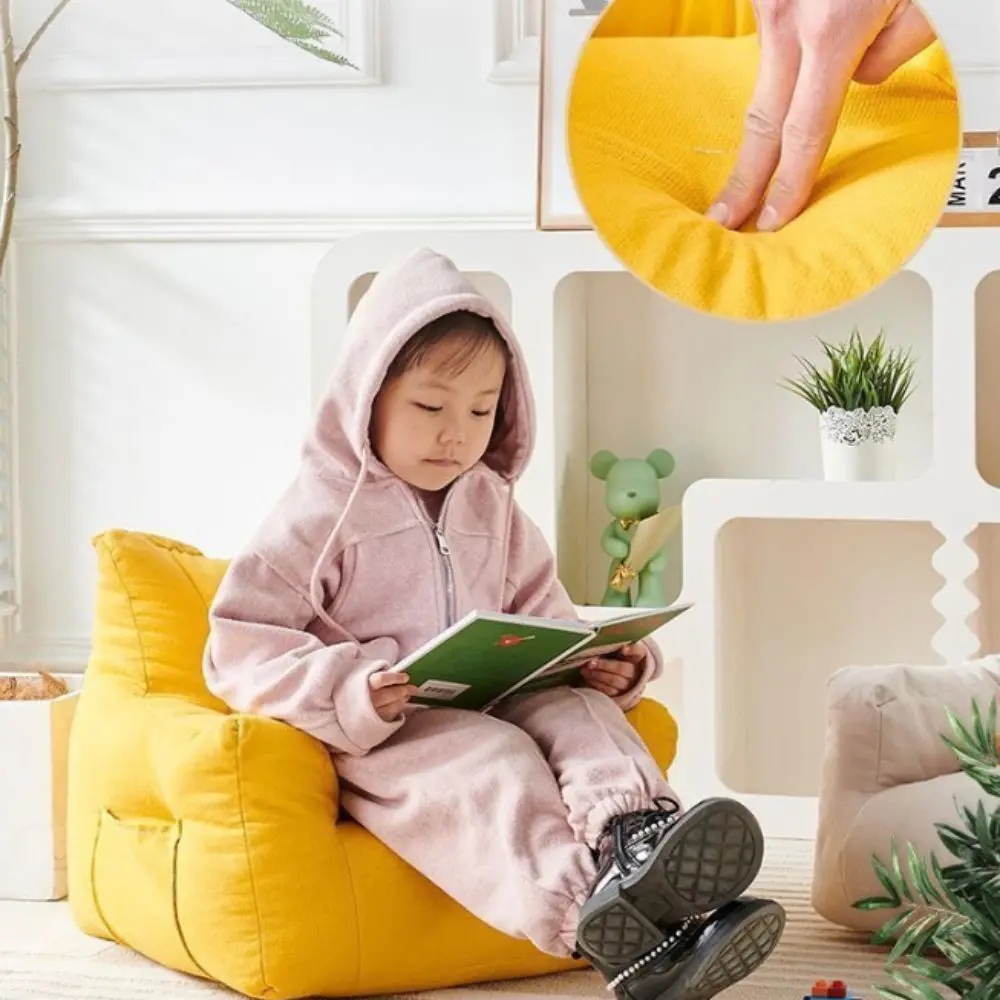 柔らかい生地を使用した、収納機能付きの、低床式の、子供用のクマの形をした、快適で人間工学に基づいた、軽量の、座り心地の良い家具。