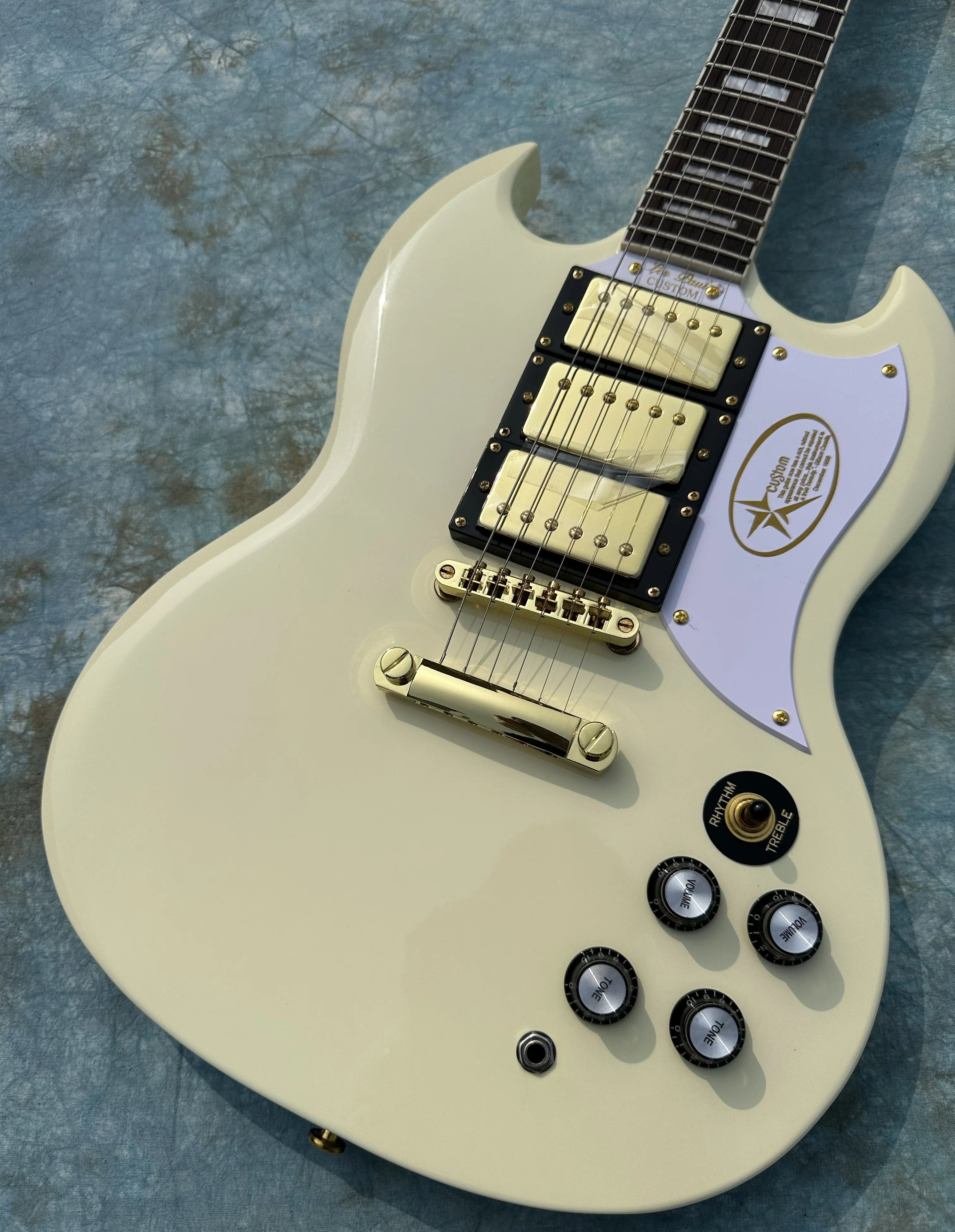 Customized electric guitar, SG electric guitar, cream white, Peach blossom core wood body, rose wood fingerboard，in stock, quick