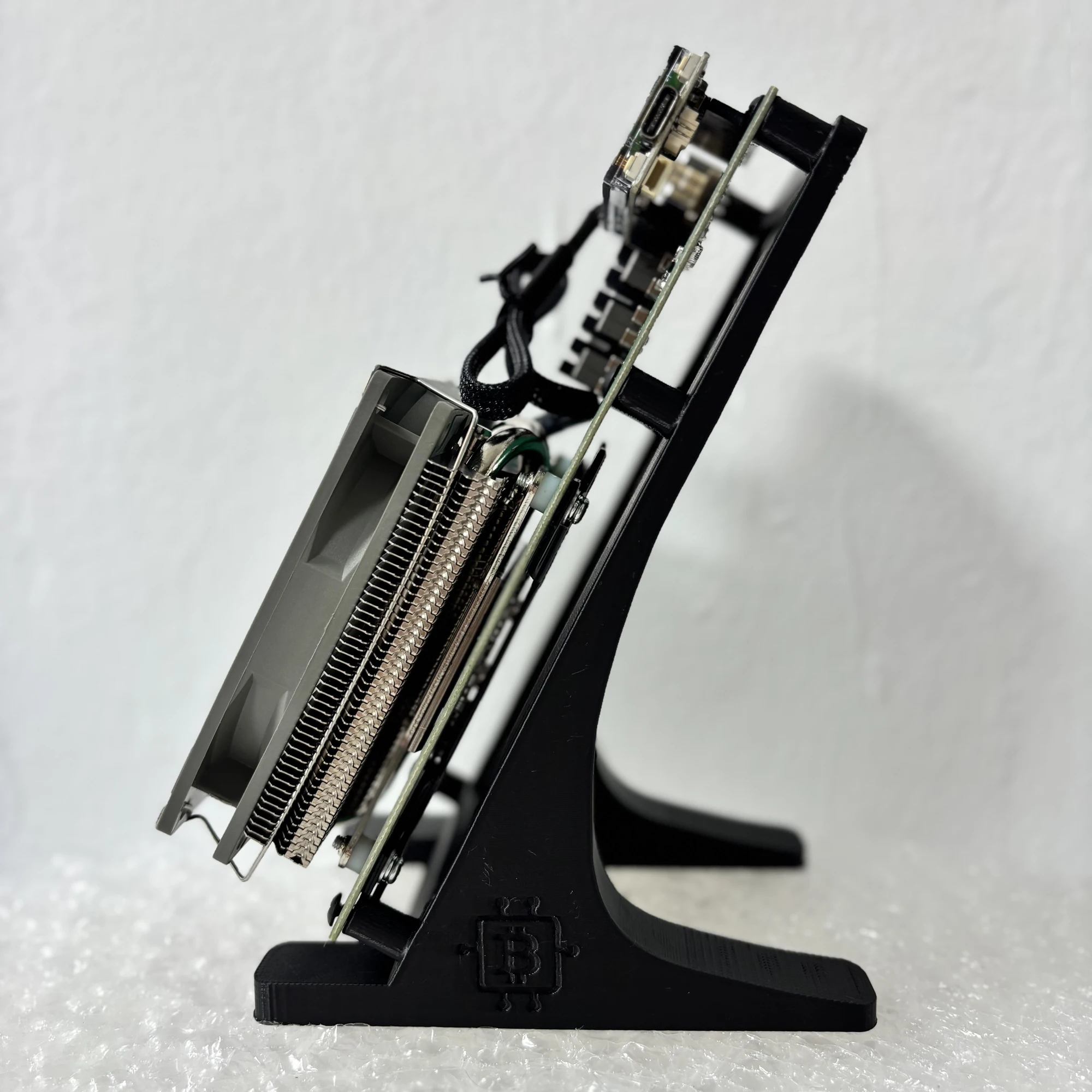 NerdQaxe ++ 4.8TH/s Bitcoins Miner 4 قطع BM1370 Asic Chip Solo BTC 68W 2.4G WiFi آلة تعدين مفتوحة المصدر