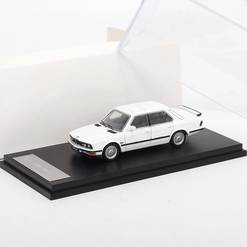 In Stock Diecast 1/64 Scale BMW M5 E28  Alloy Car Model BMW 5 Series Model Car Collectible Toy Simulation Gift Souvenir