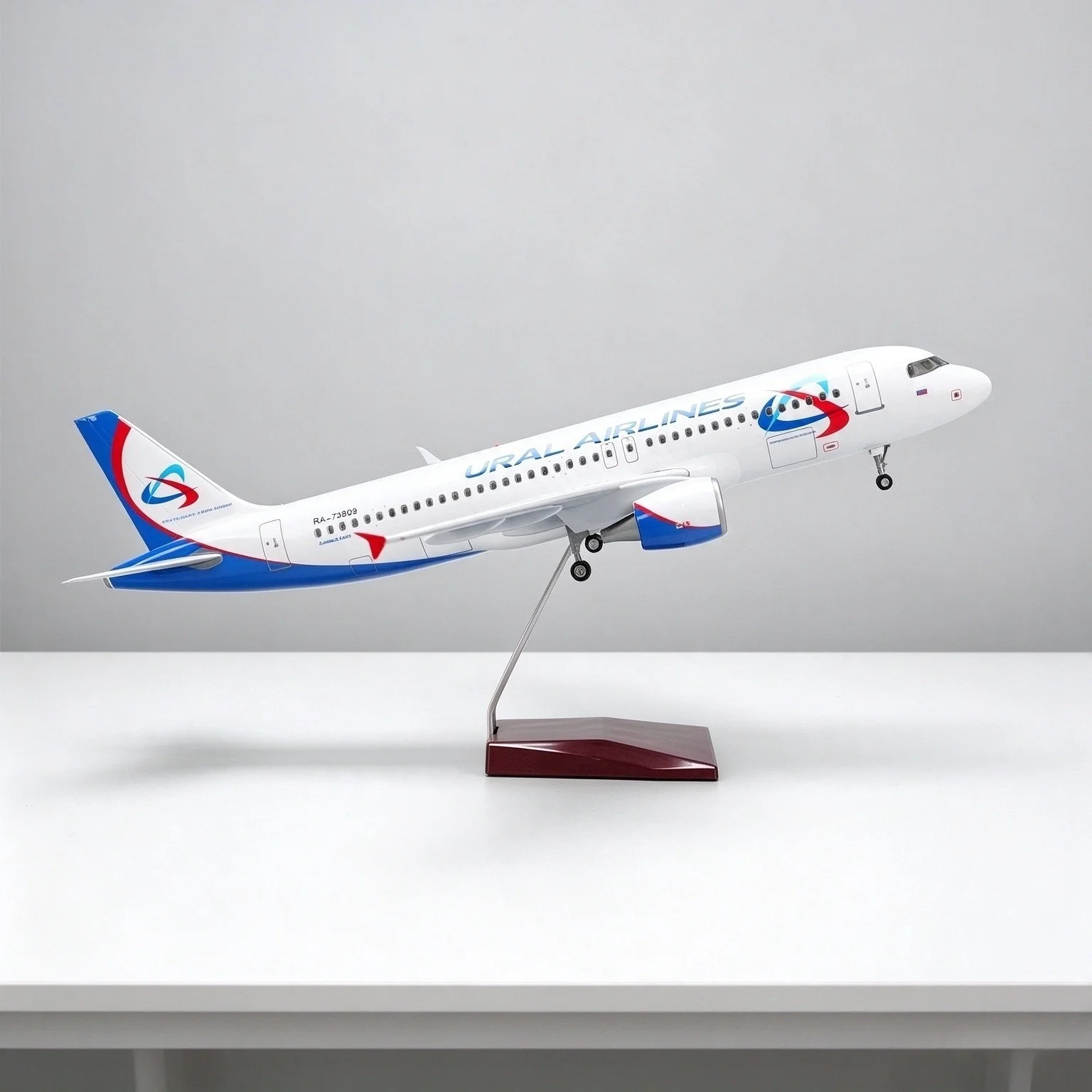 47CM Large Scale Airplanes Ural Airlines A320 Air-bus Diecast Resin Plastic Model With Landing Gear Wheel Collection Display Gif