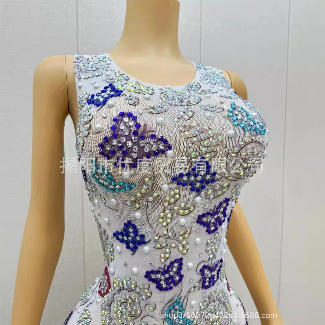 2026 سبليت شوكة زائدة الذيل قبل تصميم كريستال مشرق حجر الراين فستان عيد ميلاد كوكتيل حفلة السجاد فراشة الحب زهرة