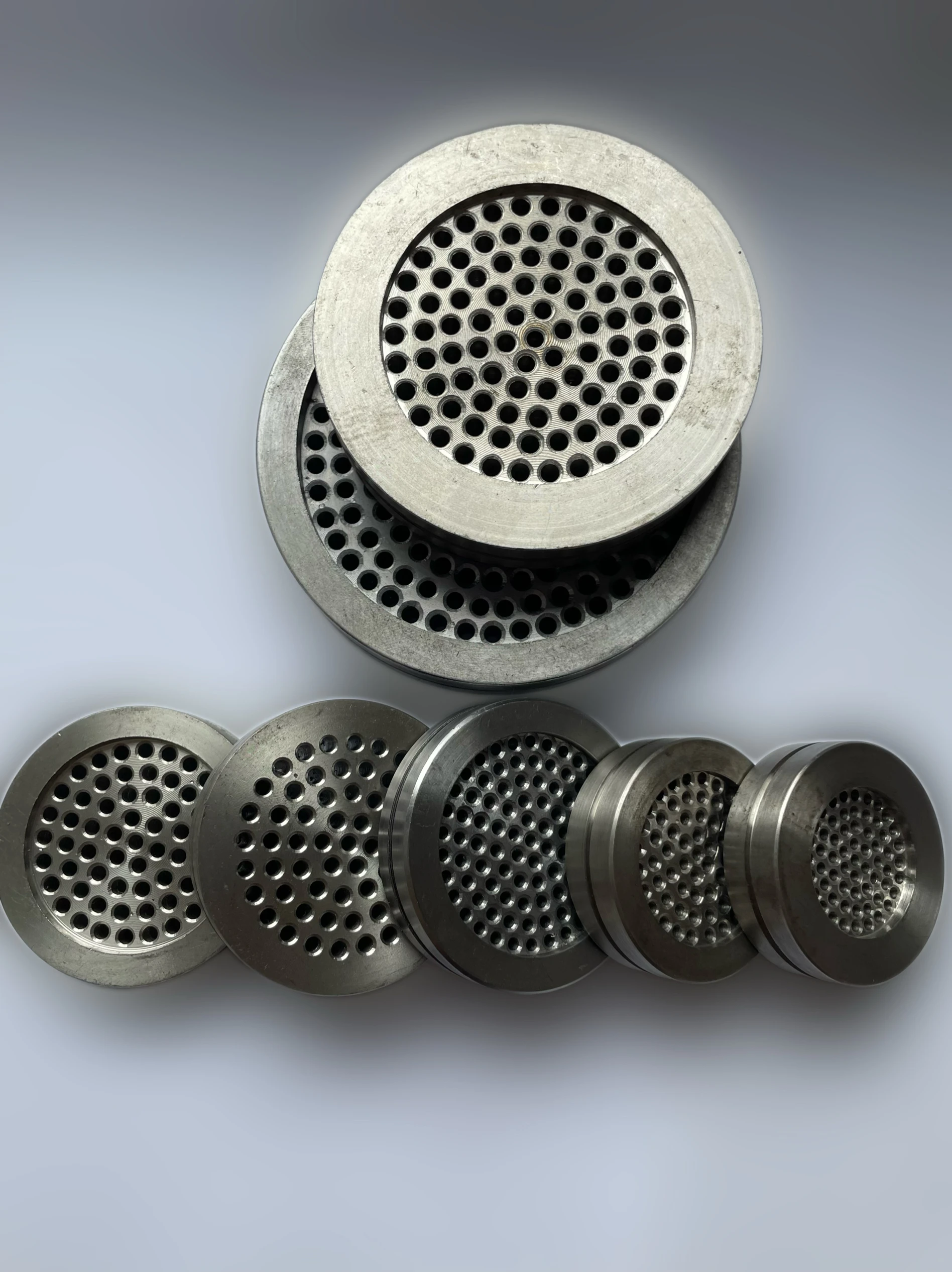 Stainless steel SJ-45 diameter SJ-65 plastic extruder accessories special filter plate splitter plate porous honeycomb plate