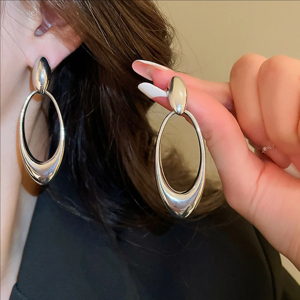 Silvery Needle Metal Oval Hollowed-out Pendant Earrings For Women Light Luxury Fashionable Jewelry