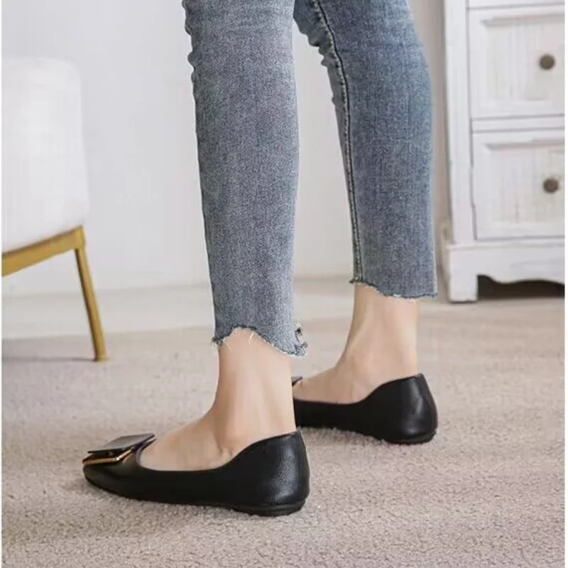 2024 New Style French Square Head Soft Leather Coarse Heel Large Shallow Mouth Flat Bottom Wear Resistant Women Shoes