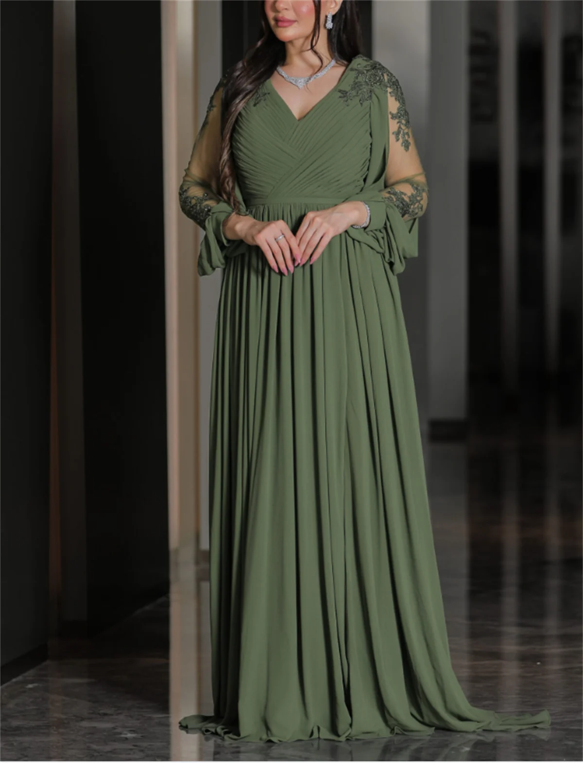 Classic Green A-Line Evening Dress 2024 Simple V-Neck Long Sleeve Pleated Chiffon Train Sweeping Formal Occasion Gowns Custom