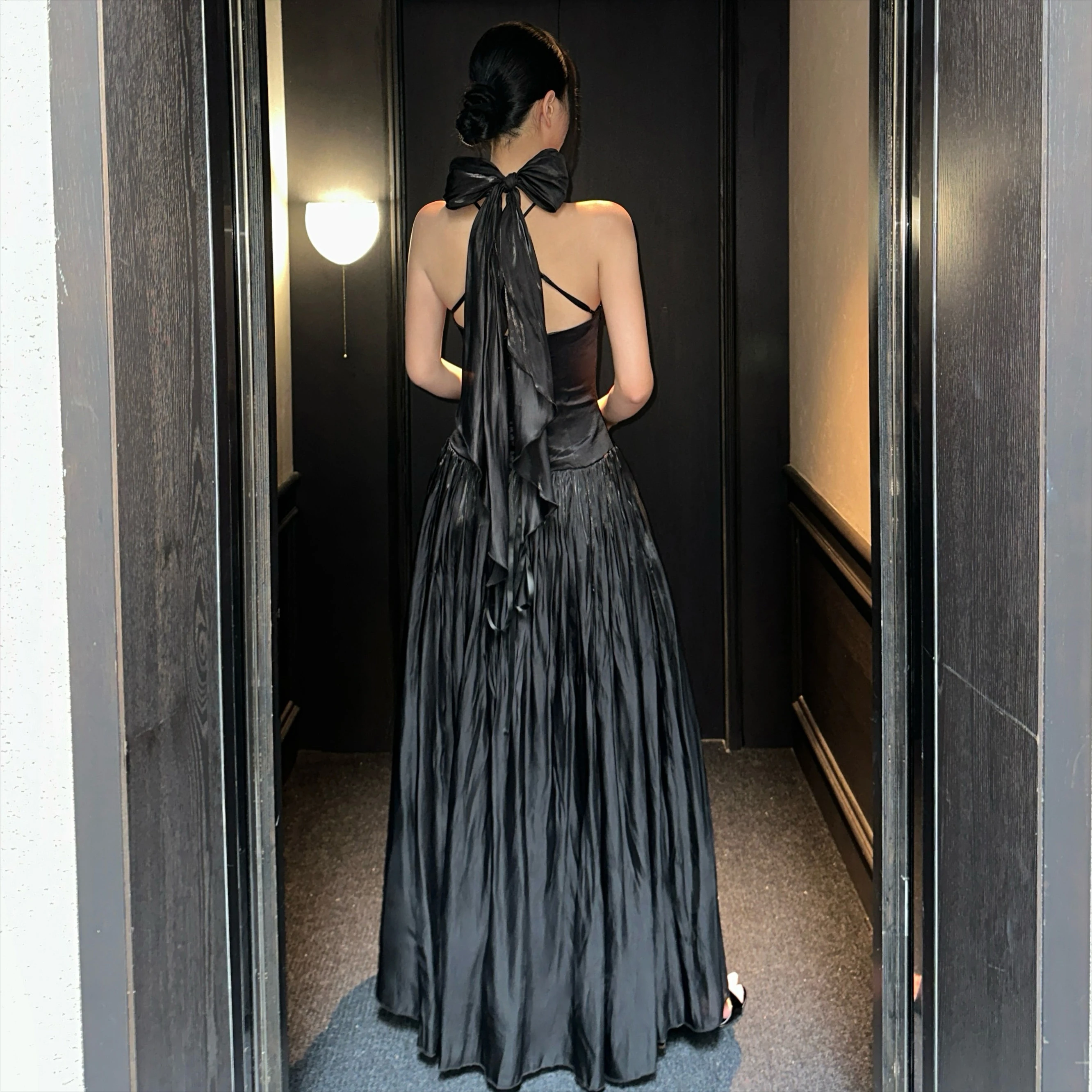 Sukienka halter z błyszczącymi zdobieniami, damska, bez rękawów, letnia, na wakacje, na imprezę, z wysoką talią, elegancka, dopasowana sukienka bodycon, elegancka odzież damska z wysoką talią.