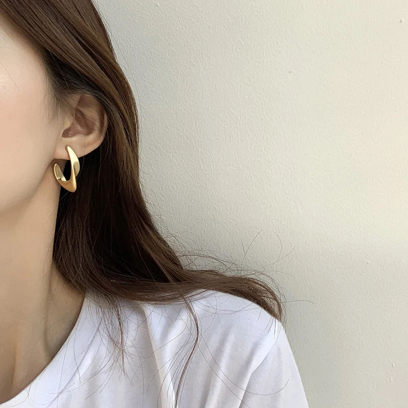 2023 Fashion simple retro metal earrings hot-selling earrings, women\'s party gifts