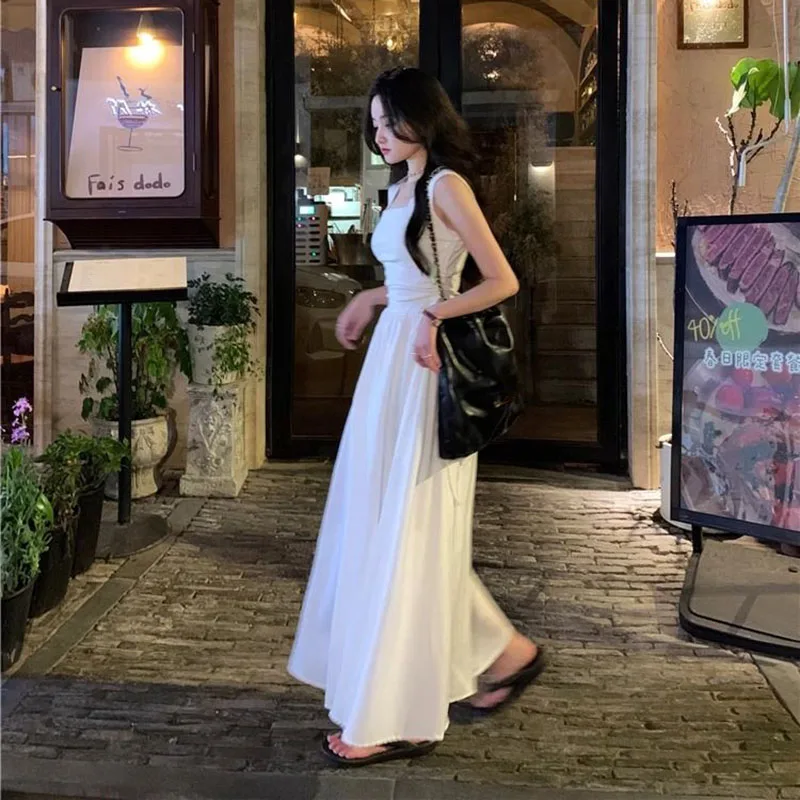 فستان بحمالات بيضاء على الطراز الفرنسي للنساء كوري أنيق برباط عالي الخصر فساتين طويلة صيفية بدون أكمام وياقة مربعة