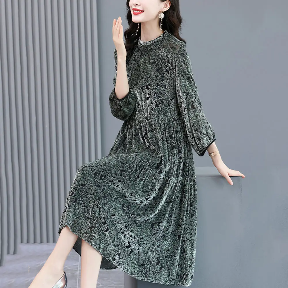 Golden velvet dress female 2023 autumn and winter new noble luxury temperament dress high-end fashion western-style long skirt