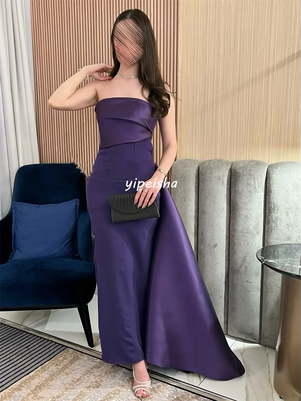 فساتين مخصصة أنيقة متطابقة بطيات Charmeuse بدون حمالات بطول الكاحل فساتين مناسبة مخصصة عالية الجودة رسمية