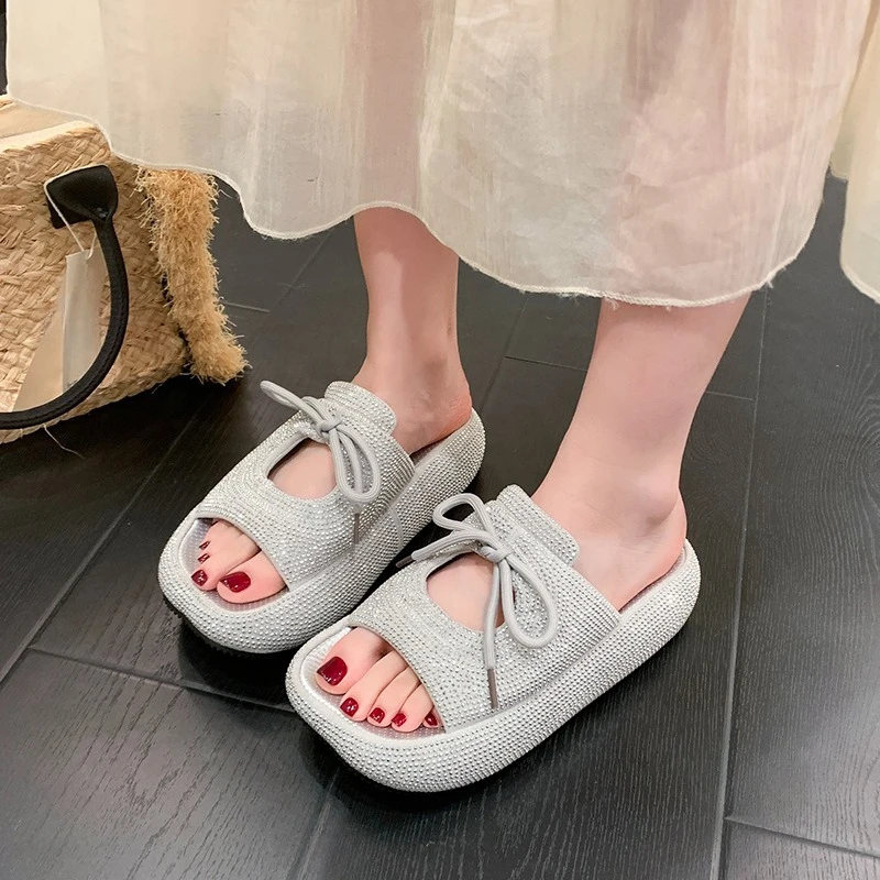 

2026 Summer New Fashionable and Casual One Word Water Diamond Thick Bottom Height Boosting Lightweight Anti Slip Slippers