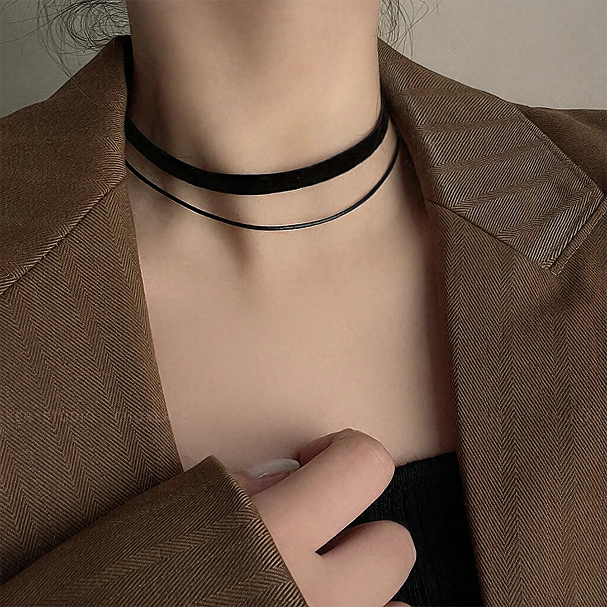 

Fashionable, Simple and Versatile Black Velvet Double-Layer Choker Necklace for Women Accessories and Decorations
