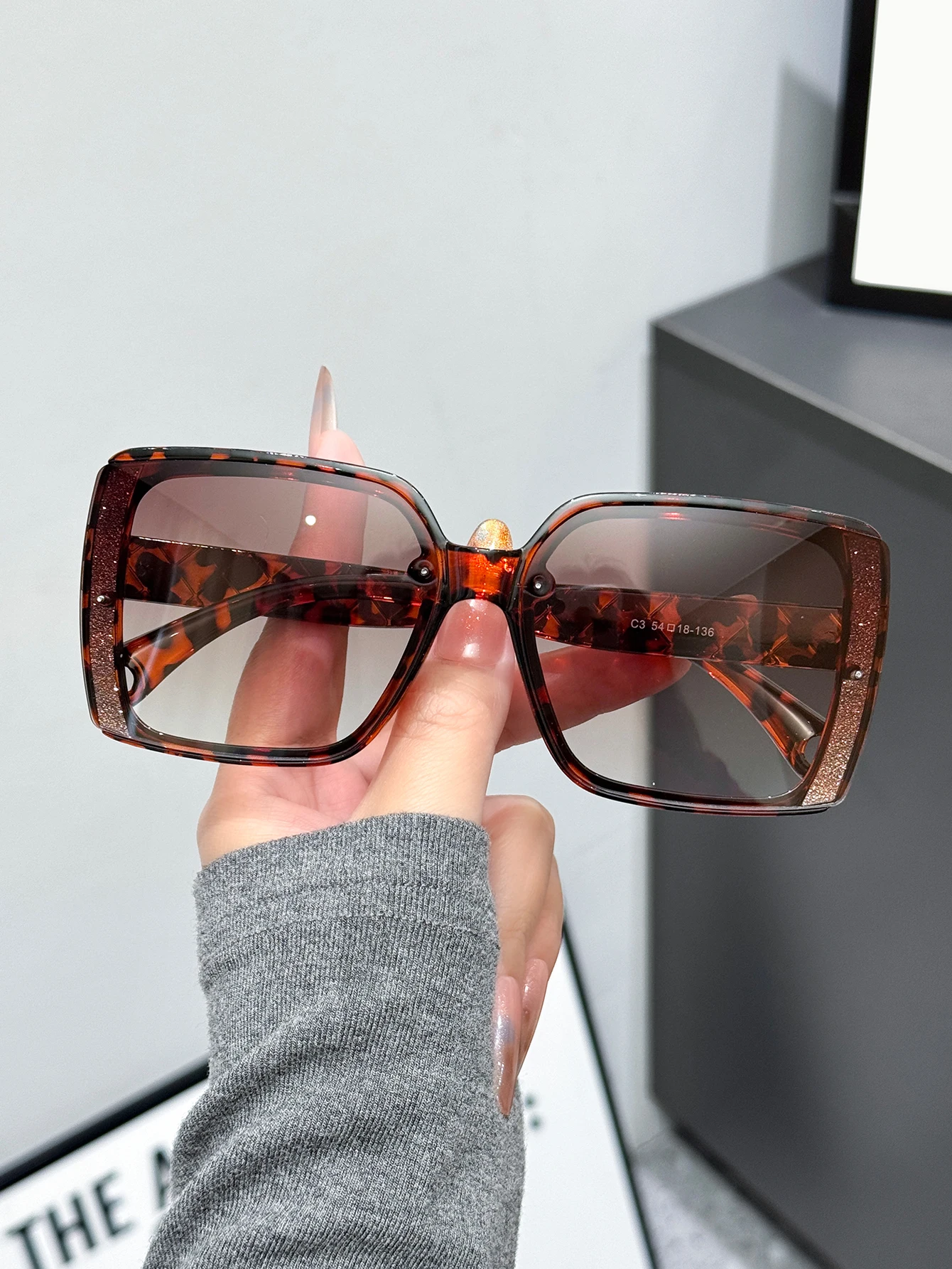 1 Stück Modische Übergroße Quadratische Sonnenbrille für Damen Luxusmarken-Verlaufsglas-Sonnenbrille für Herren Damen-Sonnenbrille UV400