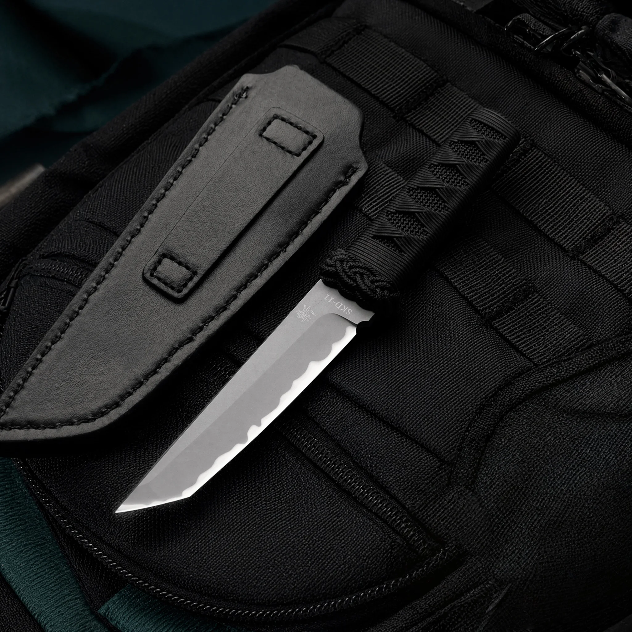Image of Hochwertige Outdoor-Messer, tragbare Notfall- und leicht zu verstauende Wander- und Campingwerkzeuge, kleine Messer zum Auspacken von Paketen.