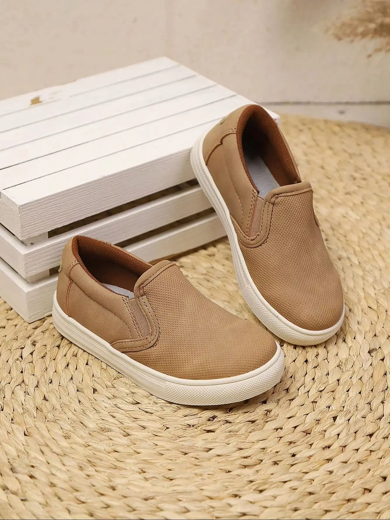 New Unisex Minimalist PU Solid Color Low-Top Skate Shoes with Elastic Strap, Waterproof Anti-Slip Flat Sole Toddler Walking Shoe