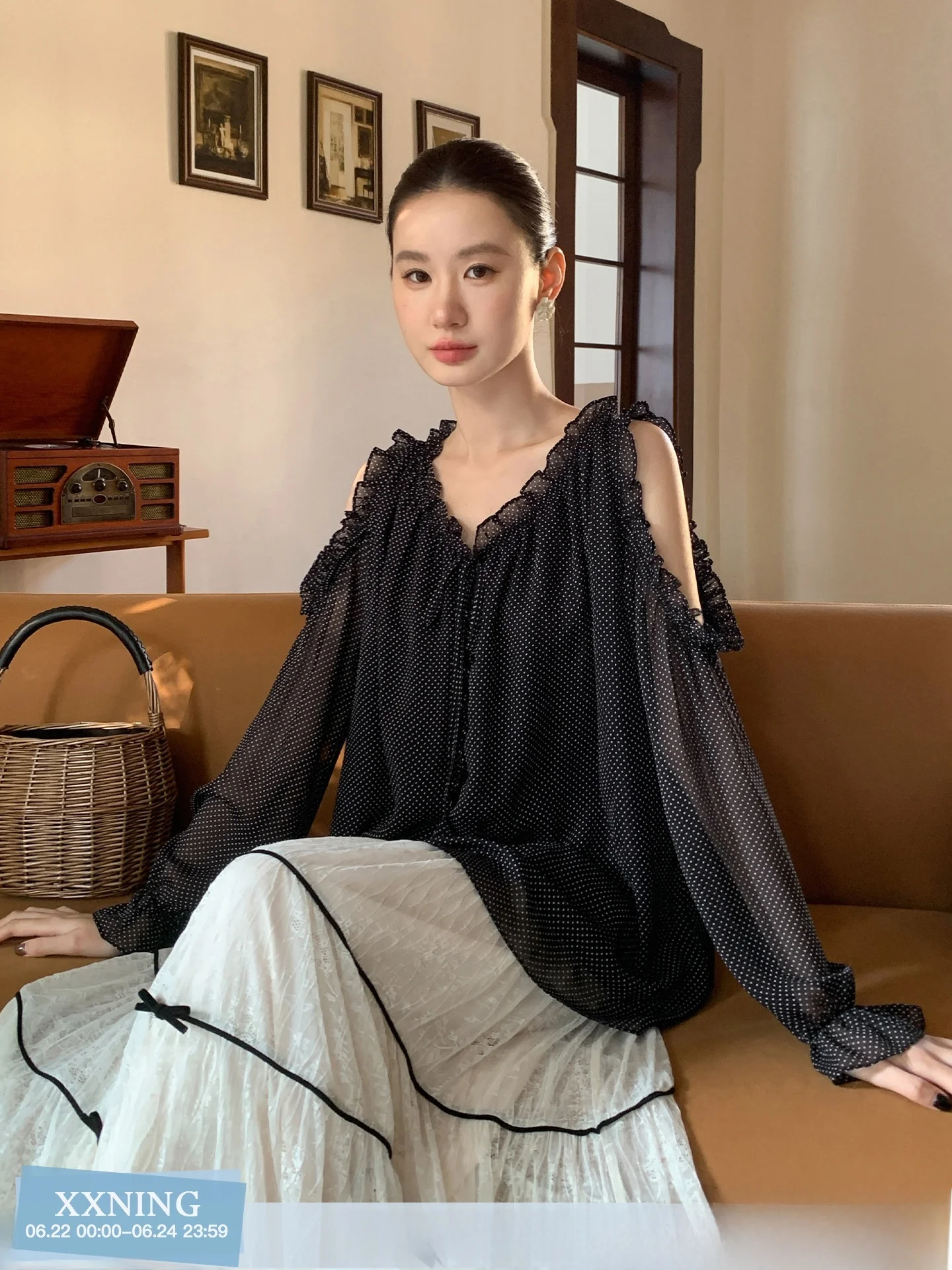 

Elegant Polka Dot Chiffon Shoulder Bared Women's Shirt XXNING Fashionable Youthful Top V Neck Long Sleeve Skin Friendly Breat...
