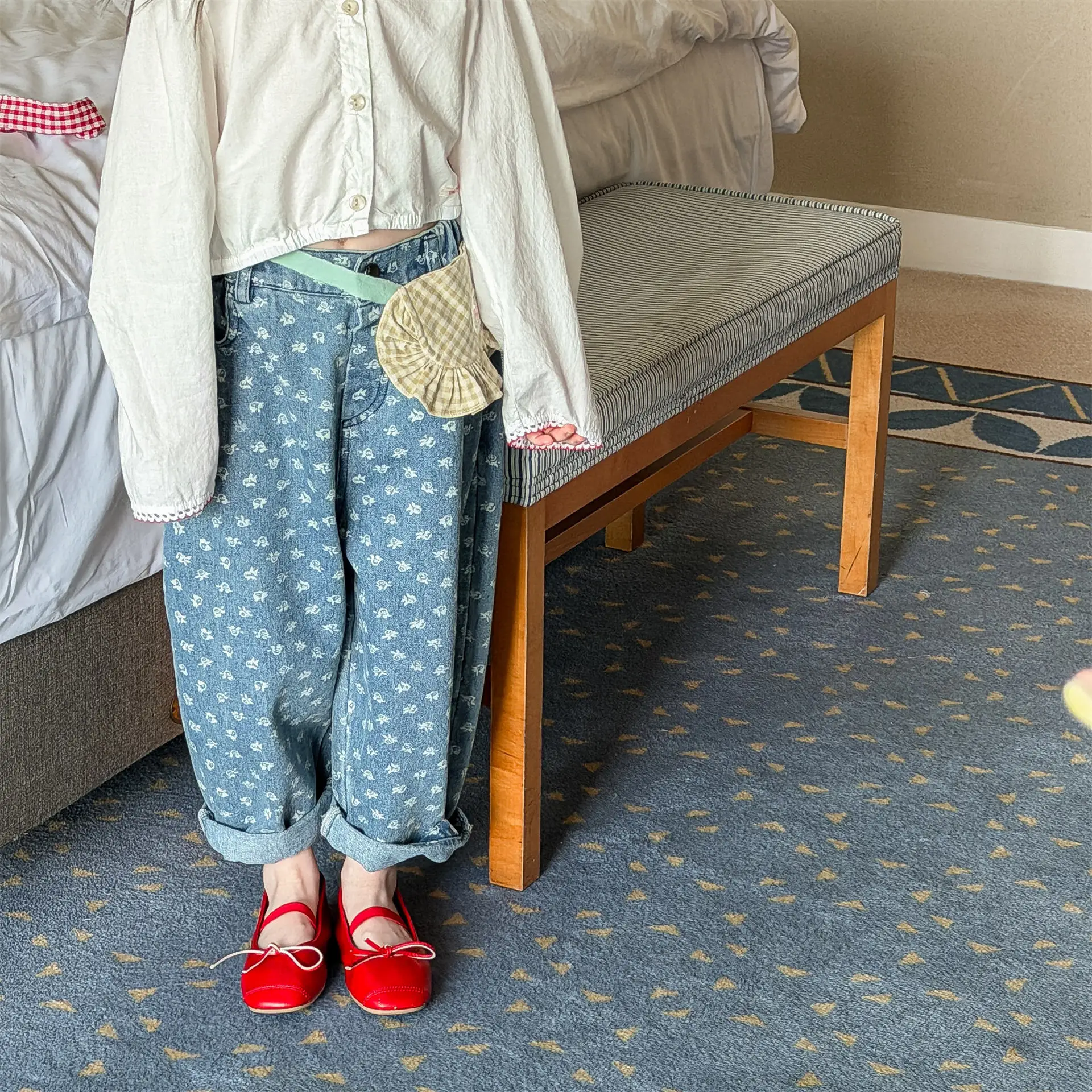 

2026 весенние новые свободные джинсы для девочек, модные детские шаровары с принтом, свободные брюки для маленьких девочек, милые джинсовые штаны для мальчиков, детская одежда