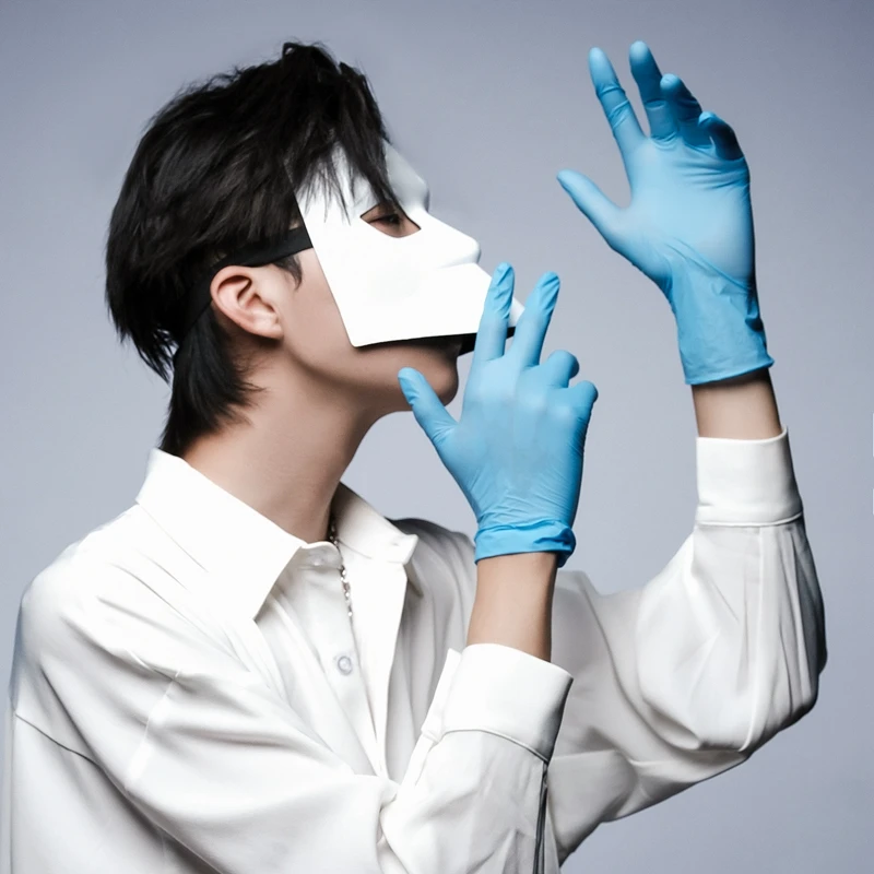 

Men and women's full face Venetian black and white gold and silver ancient style New Year party Halloween