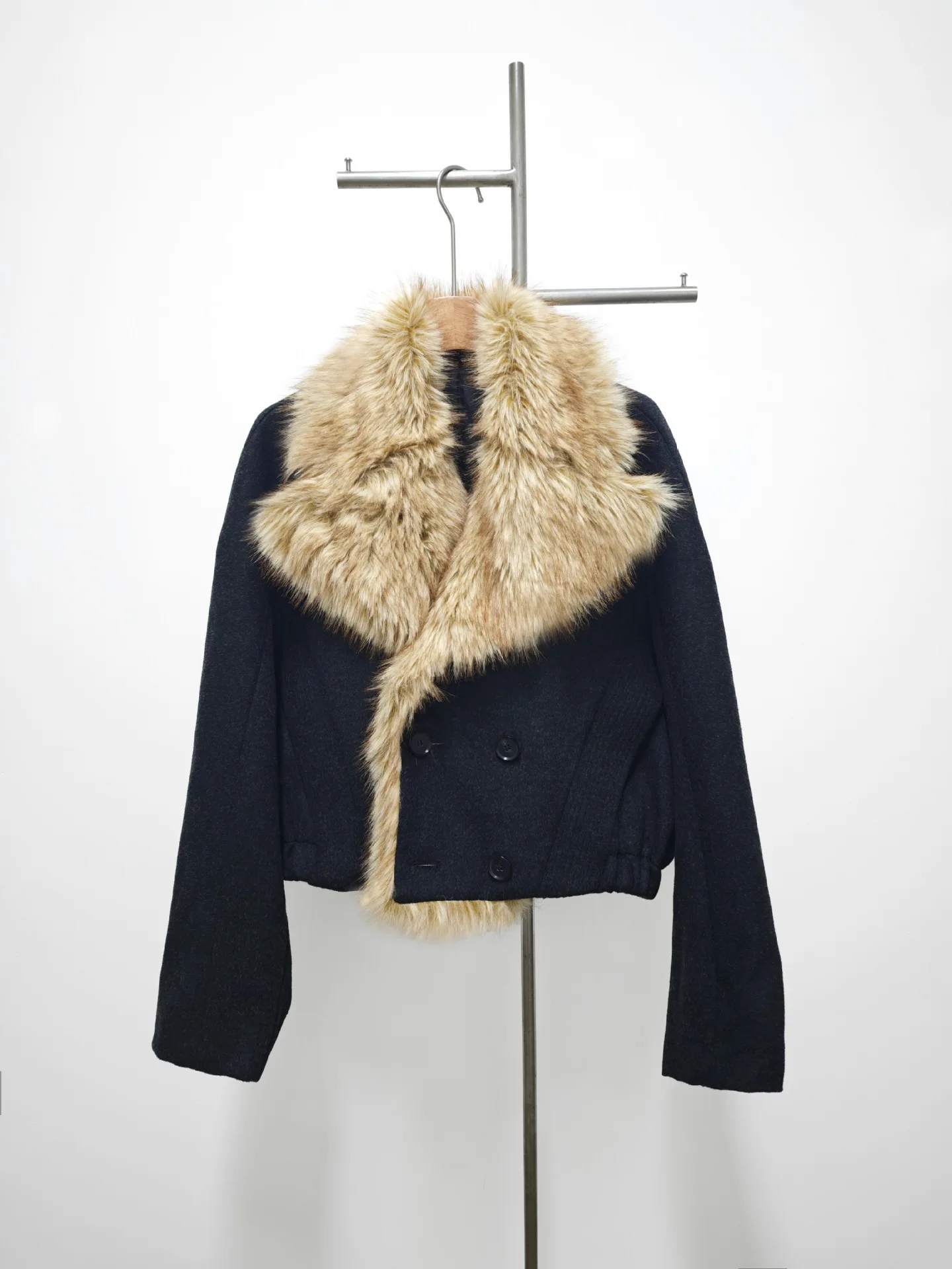 

Patchwork Wool Blend Short Coat, Stylish and Loose-fitting, Warm with a Large Fur Collar, Women's Top, 2026 Spring New Arrival