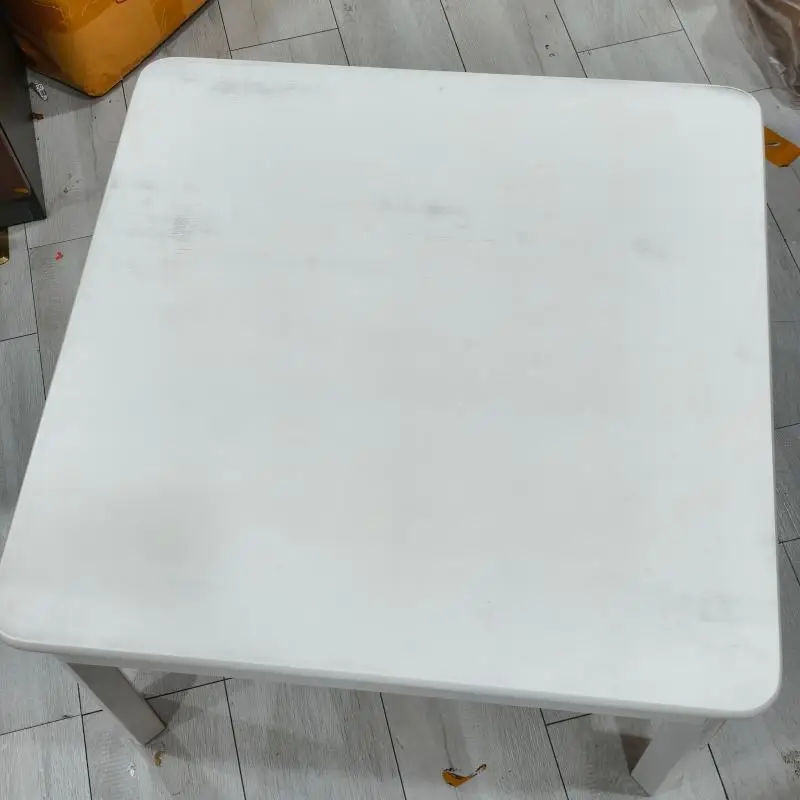 Discounted White Solid Wood Spray Painted Dining Table Furniture Apartment Modern Minimalist 75 * 75 * 38CM