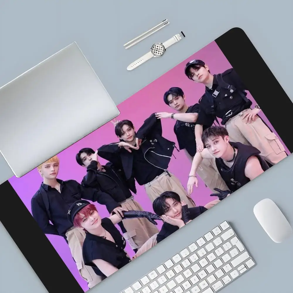 Gruppo Stray Kids Kpop Mouse Pad Cartoon Lockedge Large Gaming Pad Computer Gamer Keyboard Mat Desk Mousepad per PC Desk Pad