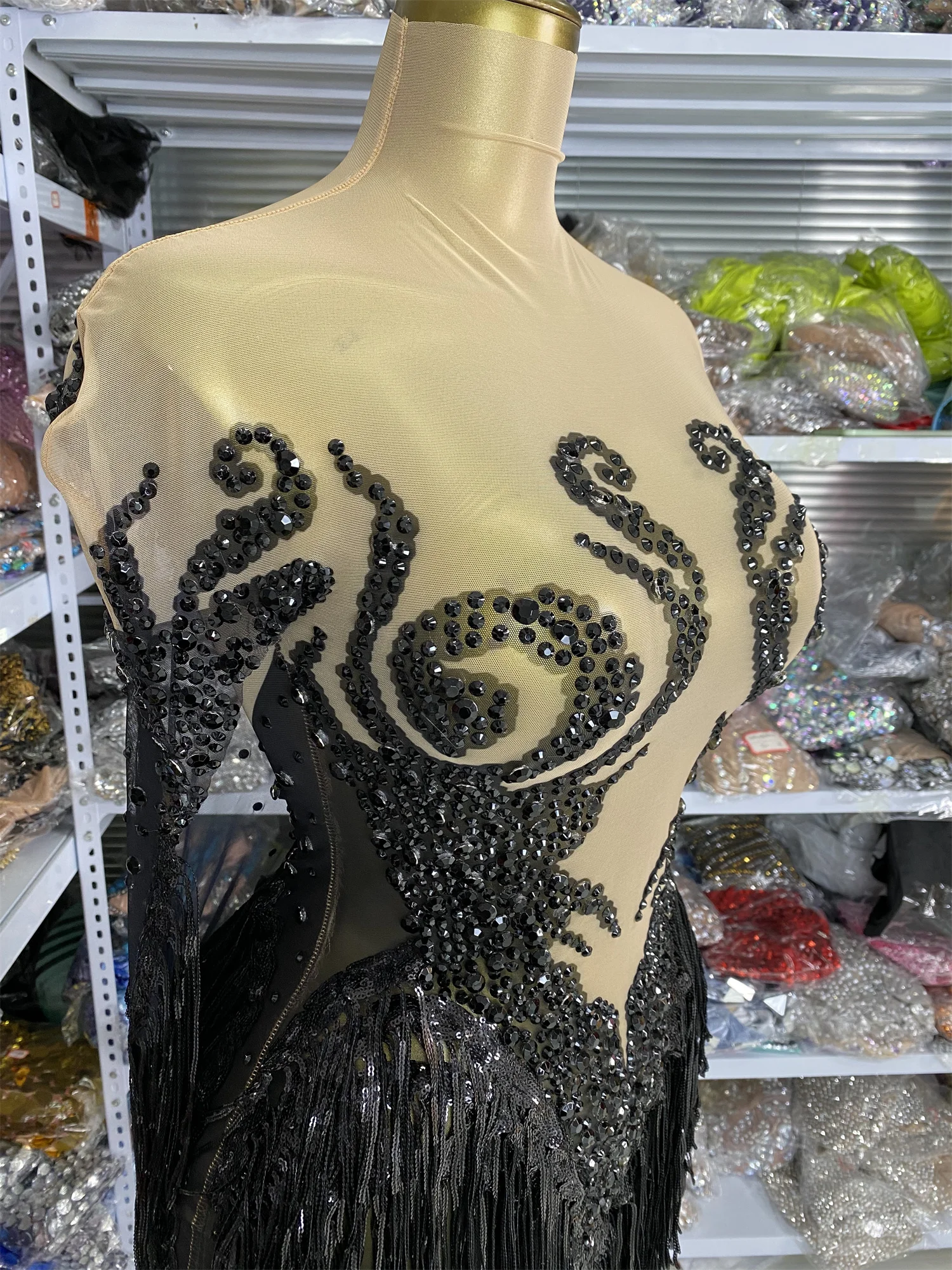 فساتين ملهى ليلي للنساء أزياء راقصة لامعة بأحجار الراين السوداء ترتر شرابة شبكية شفافة من خلال أزياء المسرح الصغيرة غير المتماثلة #5