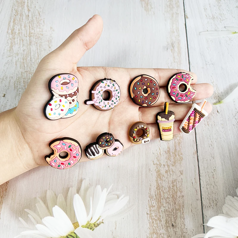 Venda quente 1 pçs bonito donut sapato encantos pino para crocs acessórios diy sapato pulseira decoração crianças feminino festa presentes de natal