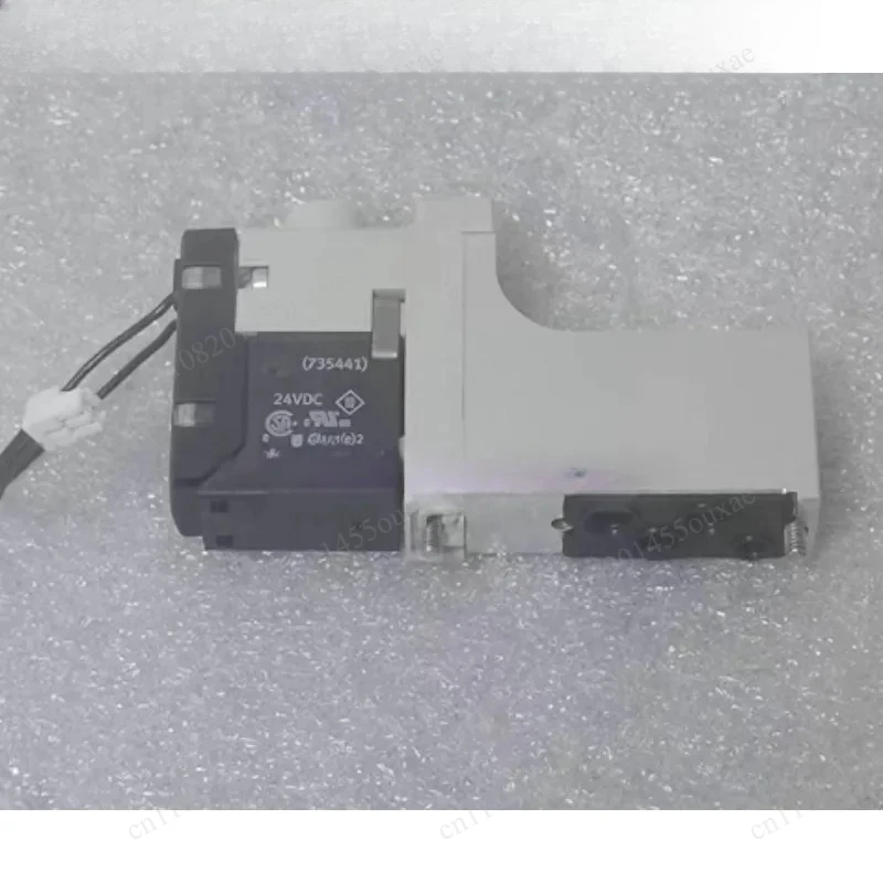 24VDC Solenoid Valve VUVG-B10-M32C-RZT-F-1L1-CS1429002, 10mm Width, IP65, for Industrial Automation