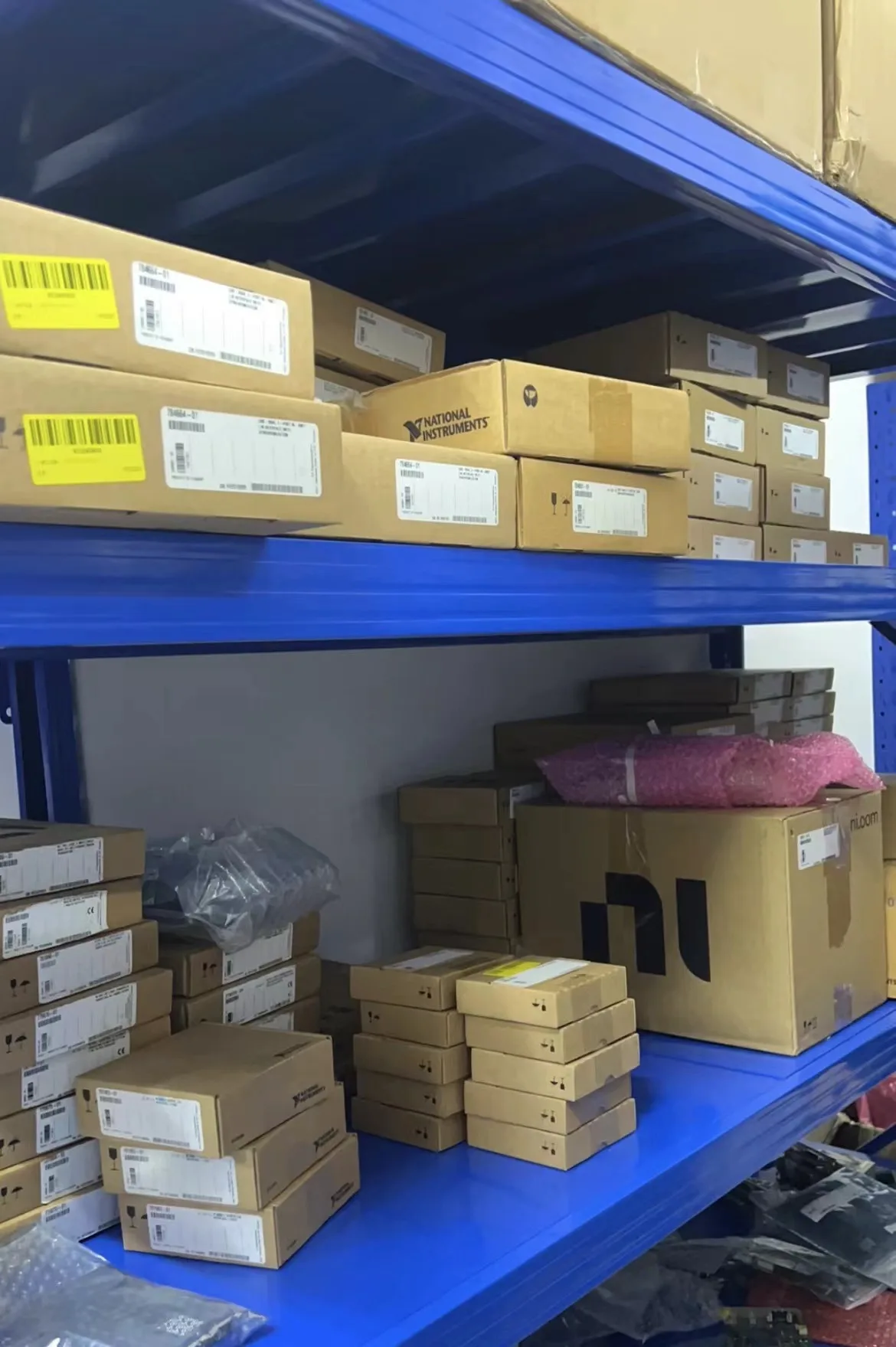 ني PXI-4110 779647 -10 مصدر طاقة قابل للبرمجة PXI متوفر في المخزون