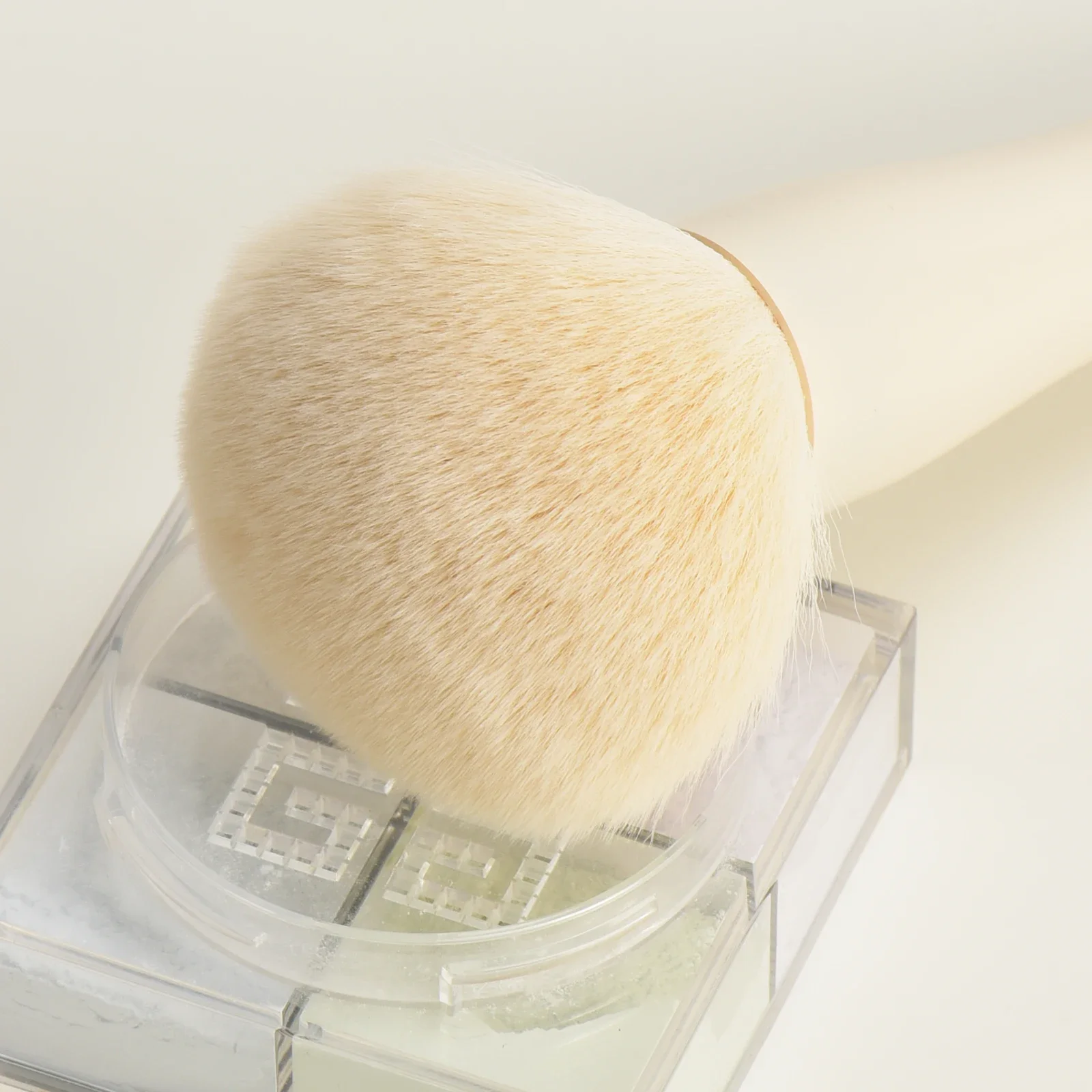 Brocha grande para polvos de rama, brocha para colorete, herramientas de maquillaje profesionales faciales ricas y esponjosas, hermosa brocha