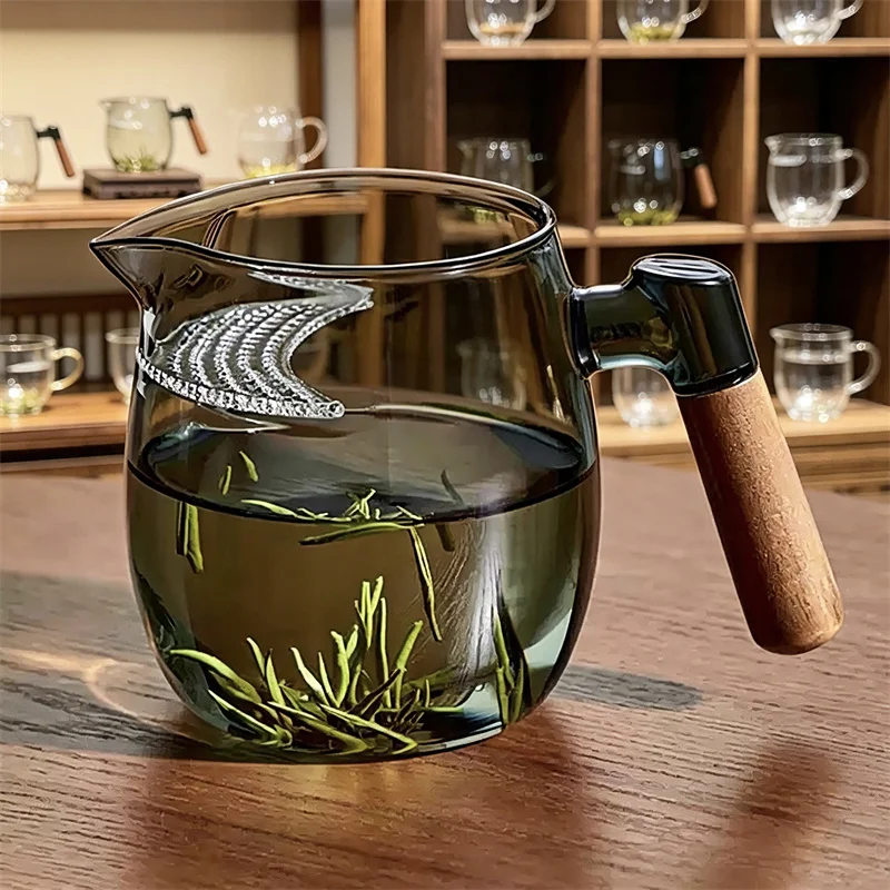 750ml Wine Barrel Heat Resistant Glass Tea Pitcher with Crescent Filter Loose Green Tea Brewing Cup Chahai Serving Teacup Teawar