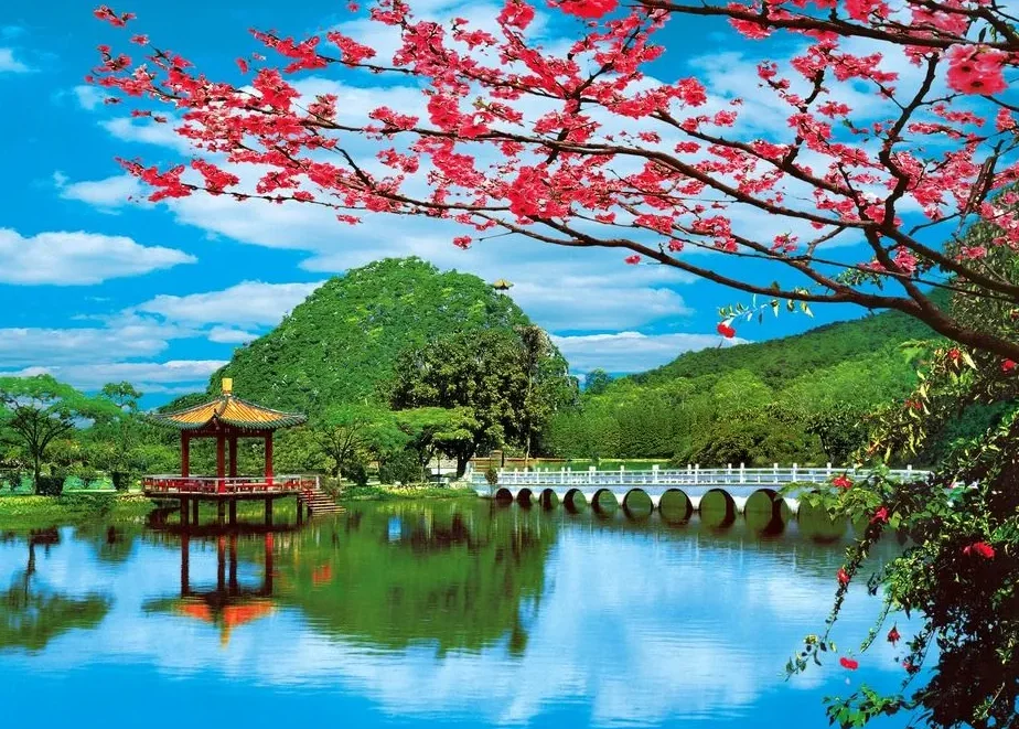 

9305E 1:18 Full-Scale 4WD RC Car - High-Speed Off-Road Climbing Racing Pickup Truck