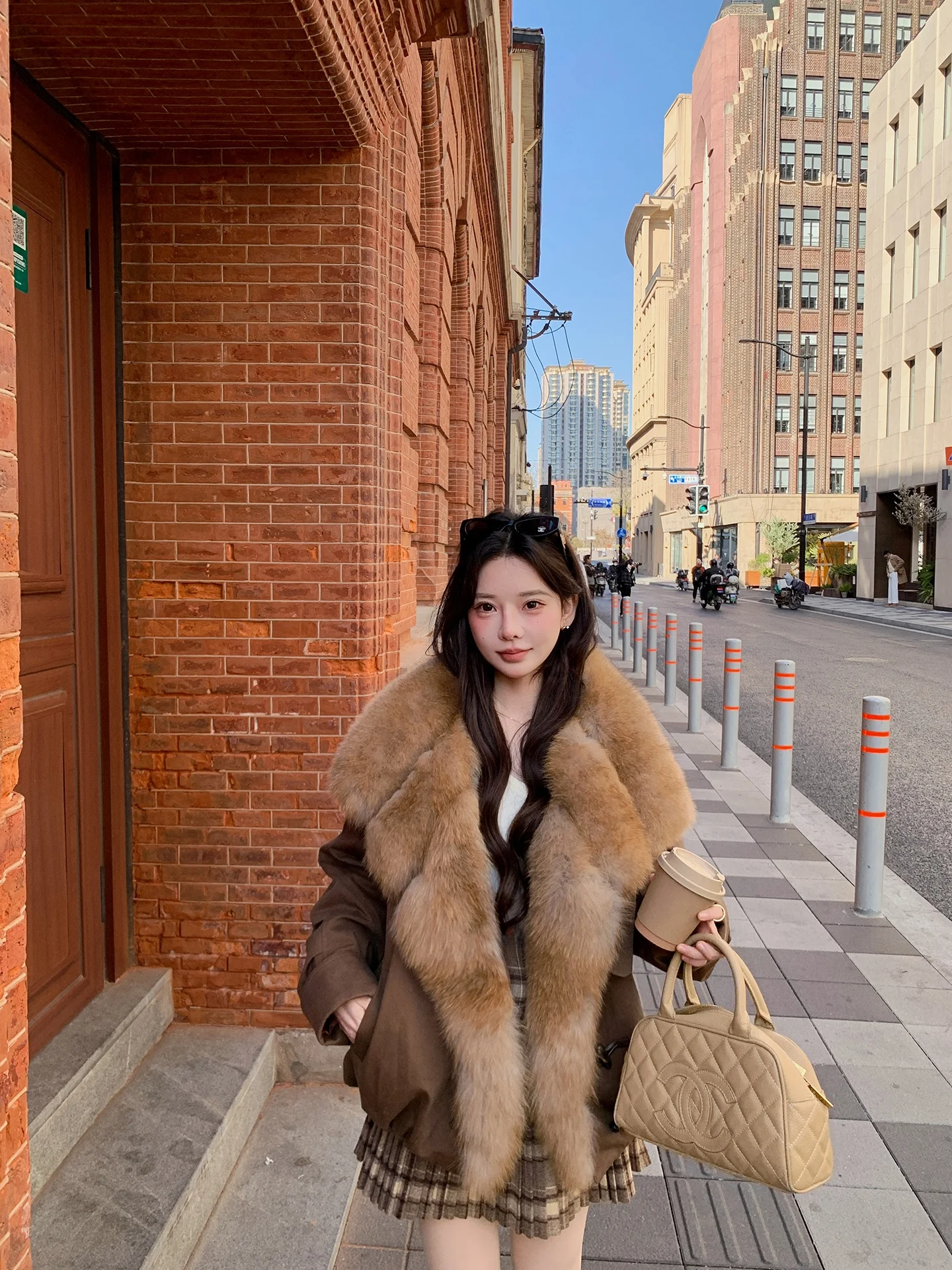 

Молодежное рта белое гусиное пуховое пальто с меховым воротником, ультрабольшое зимнее новое пальто 2025 года, женское модное теплое пальто, верхняя одежда