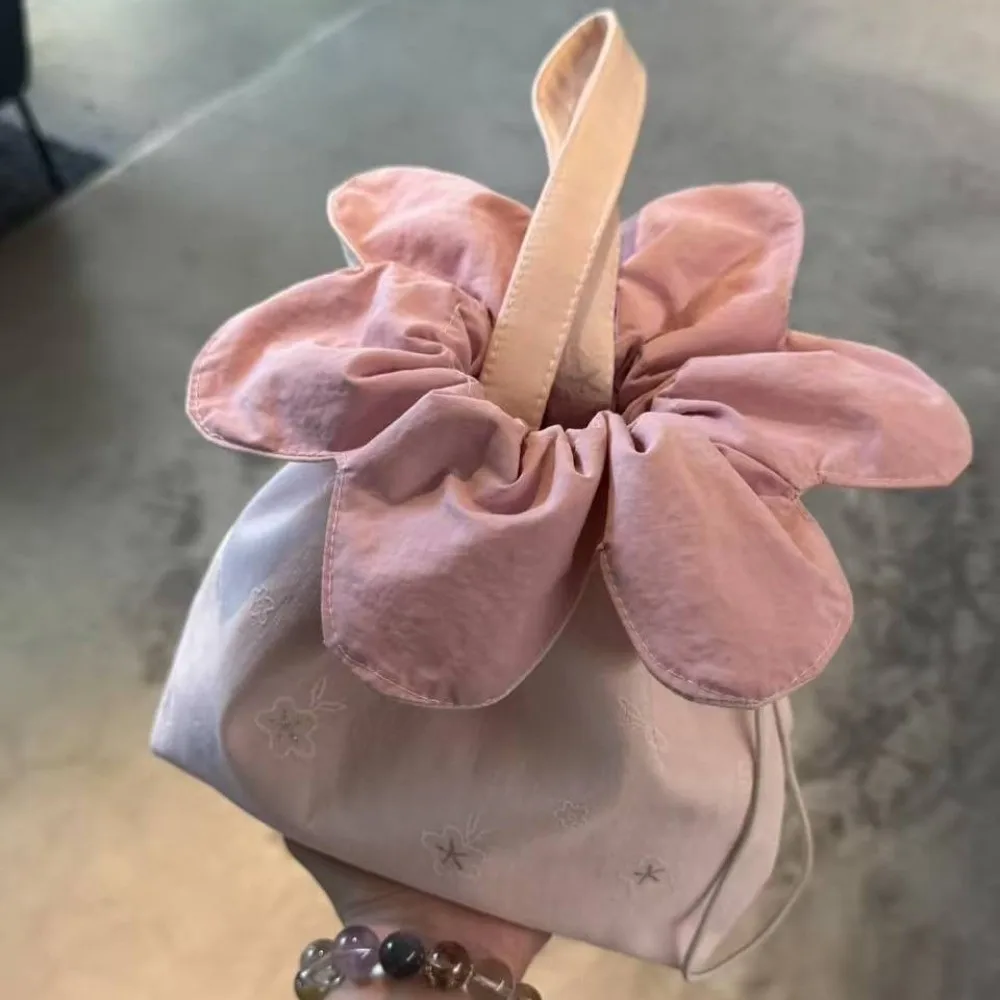 Sweet Flower Drawstring Handbag Cute Plaid Double-Sided Phone Pouch Large Capacity Flower Pattern Clutch Purse Commute Travel view 3