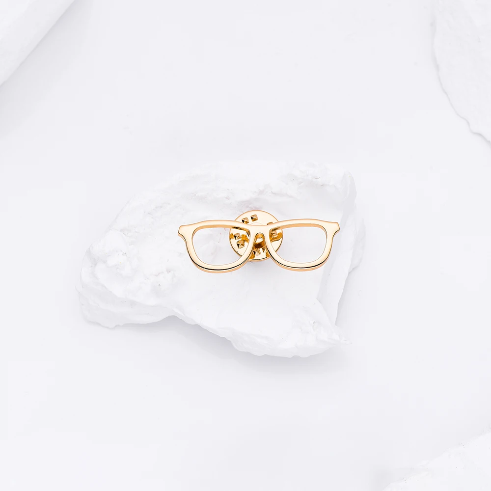 Hanreshe Glasses Shape Lapel Pins Metal the Ophthalmology Brooches for Doctor Gift Pin Badge Medical Fashion Jewelry Accessories