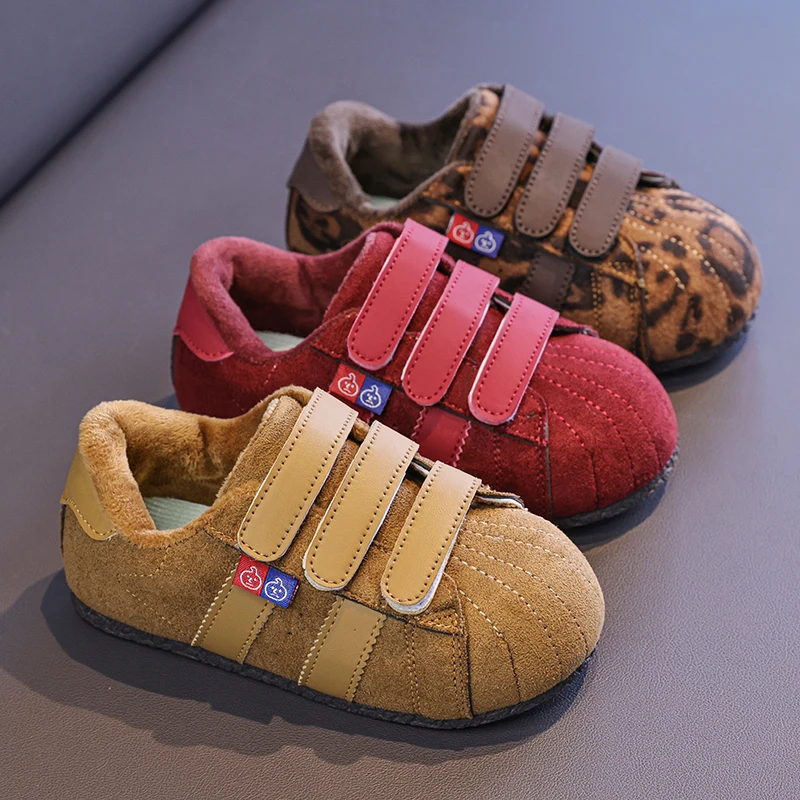 

Новые зимние детские замшевые ботинки на плоской подошве с меховой подкладкой для малышей, детские ботинки на мягкой подошве для мальчиков и девочек, теплые кроссовки для уличного тенниса