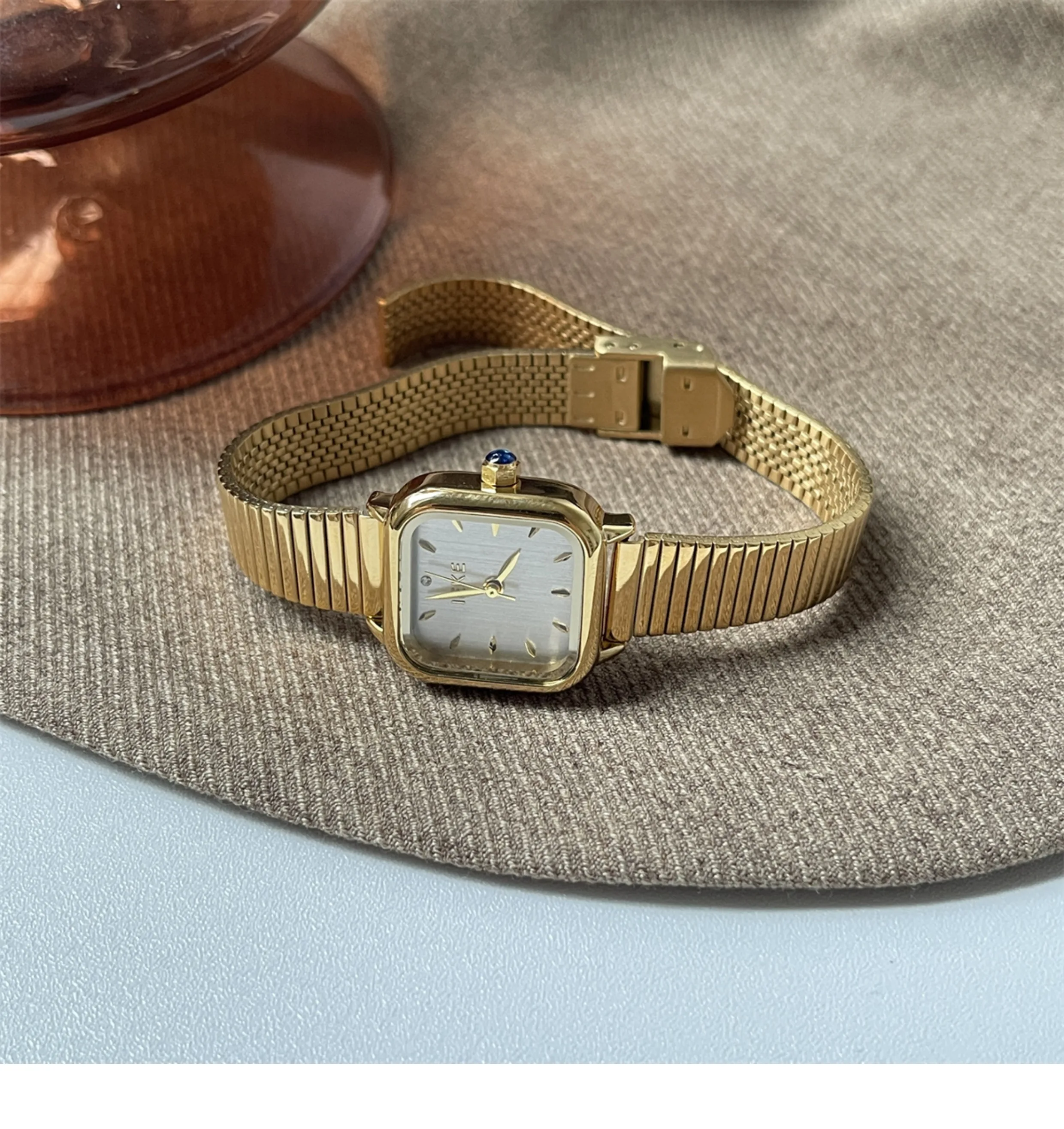 여성을 위한 새로운 한국 스타일 디자인의 고급 가죽 스트랩 빈티지 시계, 스테인리스 스틸 밴드, 심플하고 우아한 쿼츠 시계.