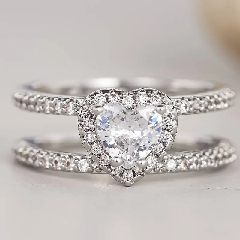 Huitan Damen-Herzring, doppellagig, hohles Design, voll glänzend, CZ, Luxus, Verlobung, Hochzeit, Accessoires, bezaubernder trendiger Schmuck