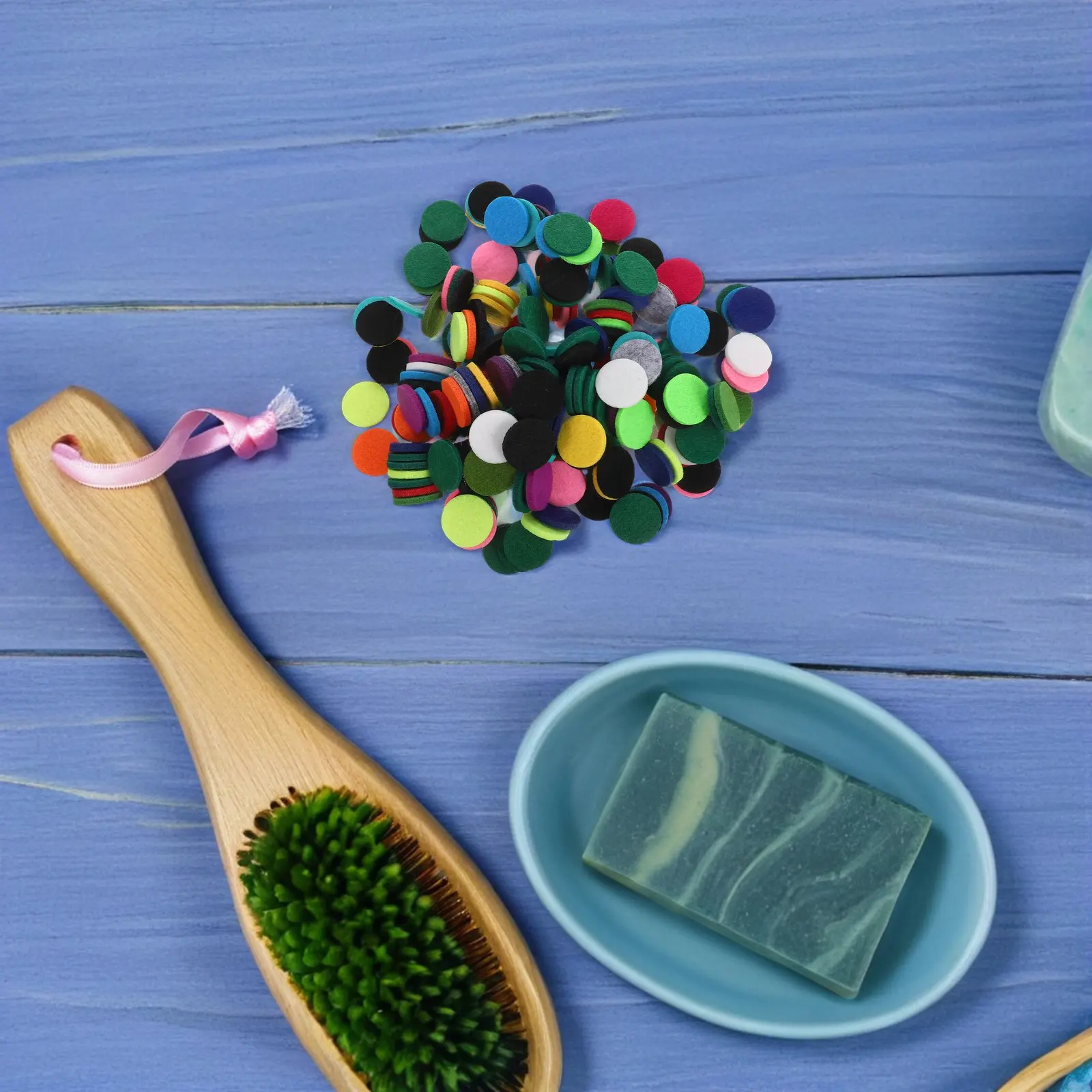 

200Pcs Nonwoven Mini Round Essential Oil Diffuser Pads Unscented Replacement Diffuser Pads for Necklace Locket Aromatherapy