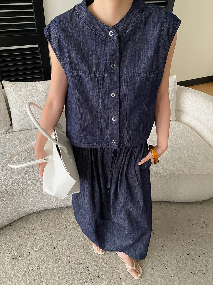 Frühlings- und Sommer-Damen-Set aus einfarbiger, retro-inspirierter, vielseitiger, ärmelloser Jeansweste mit Rundhalsausschnitt und Rock. – Detail 5