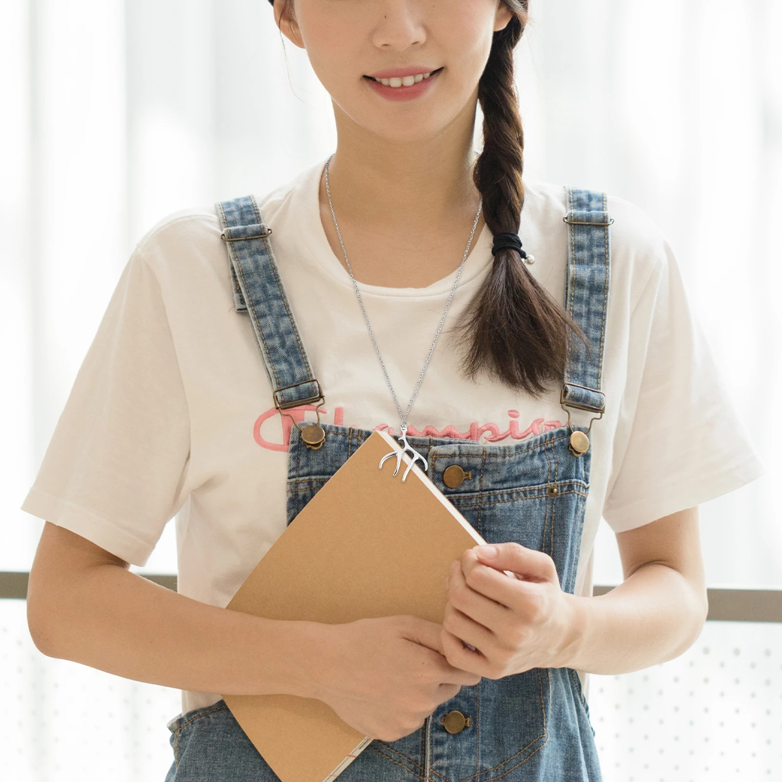 

Creative Antler Necklace Xmas Jewelry Christmas Gifts Dangle Pendant Eye-Catching Festival Decorations for Women