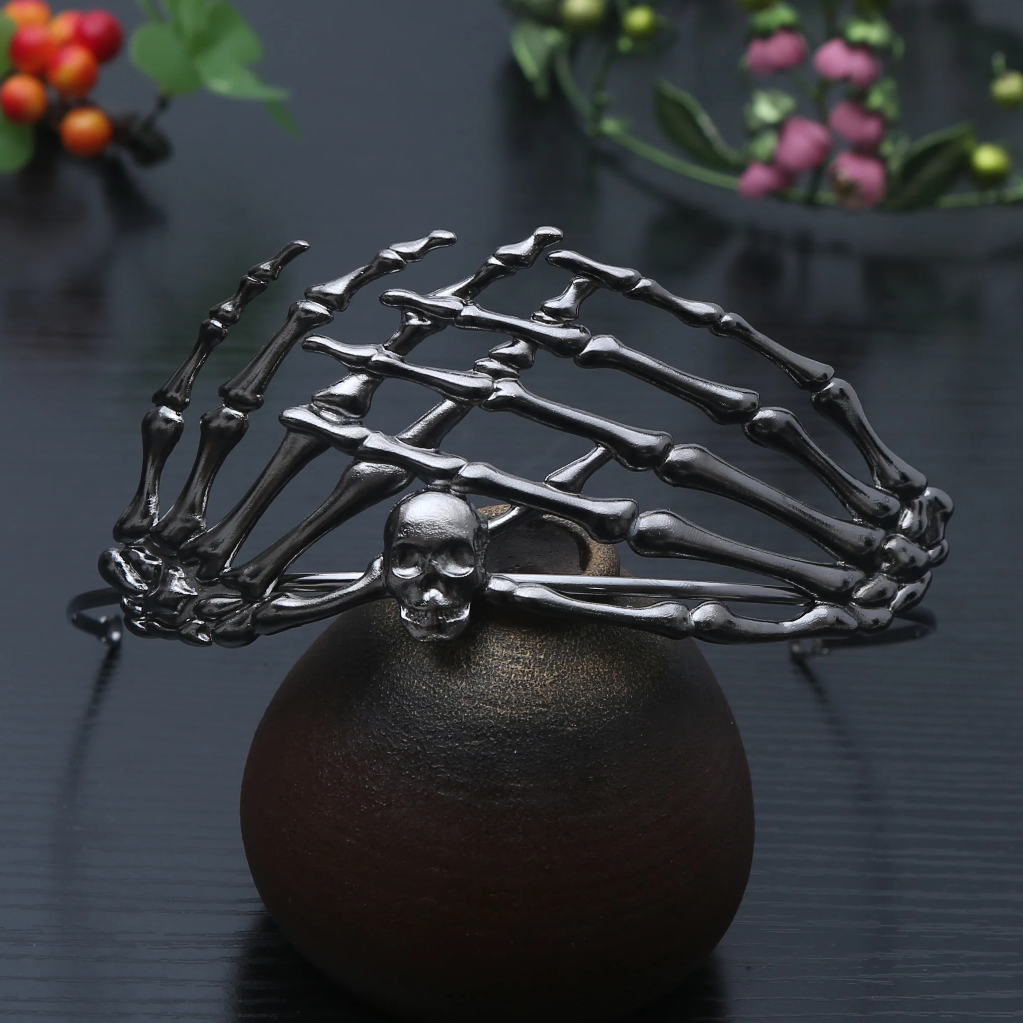 

1pc Dark Goddess Gothic Style Halloween Niche Design Ghost Hand Crown Headpiece Makeup Ball Vampire Role-playing Hair Crown