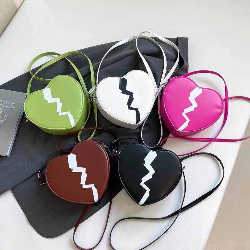 

Fashionable Heart-shaped Crossbody Bag for Women Personalized Girls Small Shoulder Bag Versatile Trendy Messenger Purse