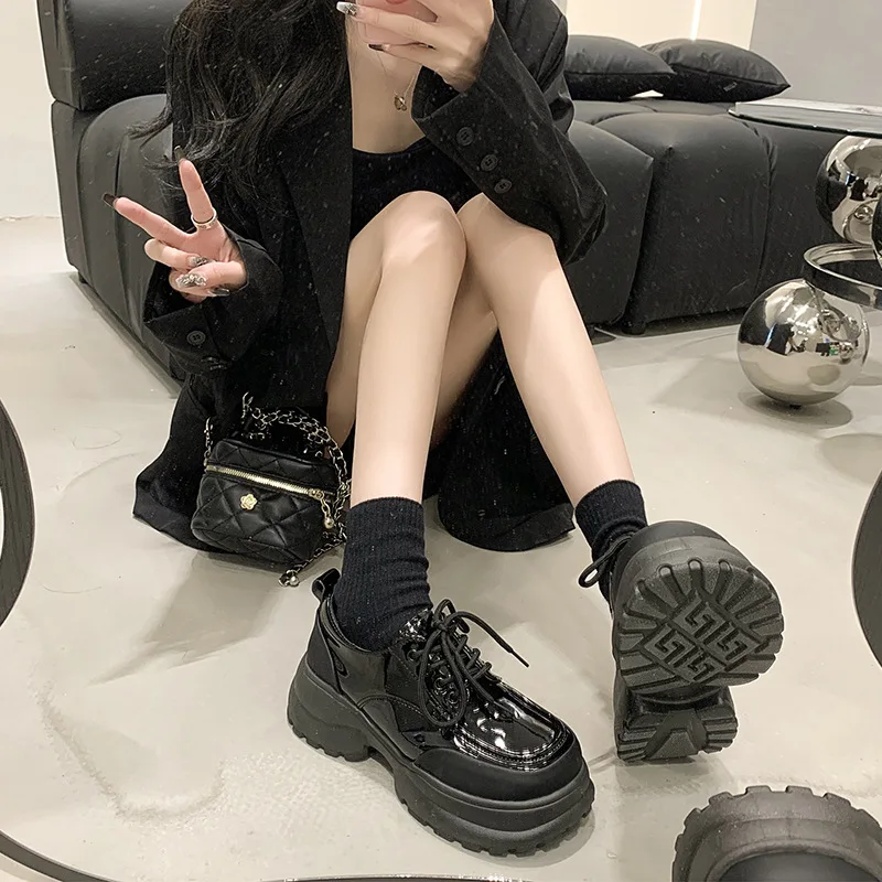 النمط البريطاني الفرنسي نعل سميك الارتفاع زيادة jk المرأة المتسكعون الأبيض للربيع والخريف أحذية واحدة مع نعل منصة