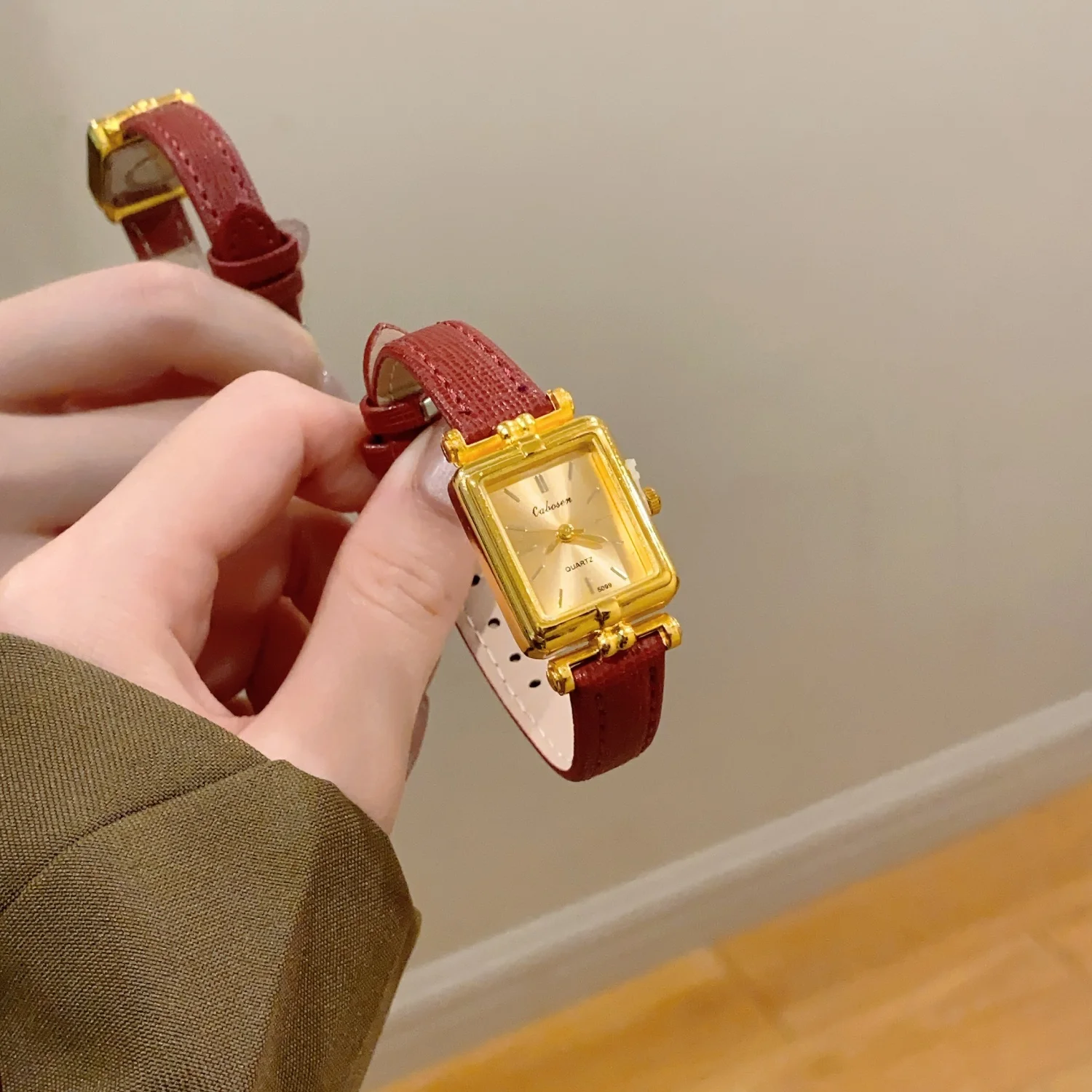 عادية رقيقة حزام من الجلد النساء الساعات المألوف ساحة الهاتفي ساعة كوارتز السيدات ساعات المعصم الإناث ساعة هدية Reloj Mujer