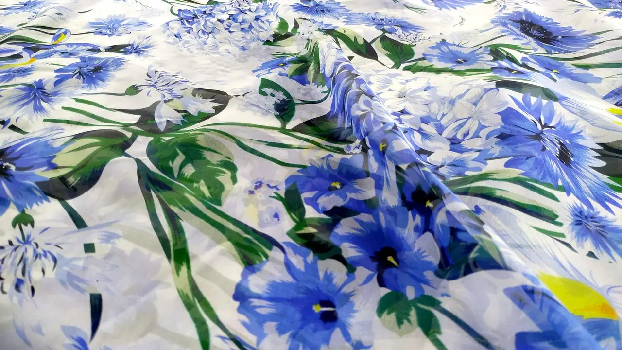 Printed Blue Flowers White Porcelain Pattern 100% Mulberry Silk Fabric Soft tulle fabrics Fashion Ladies Dress Shirt Minky Scarf