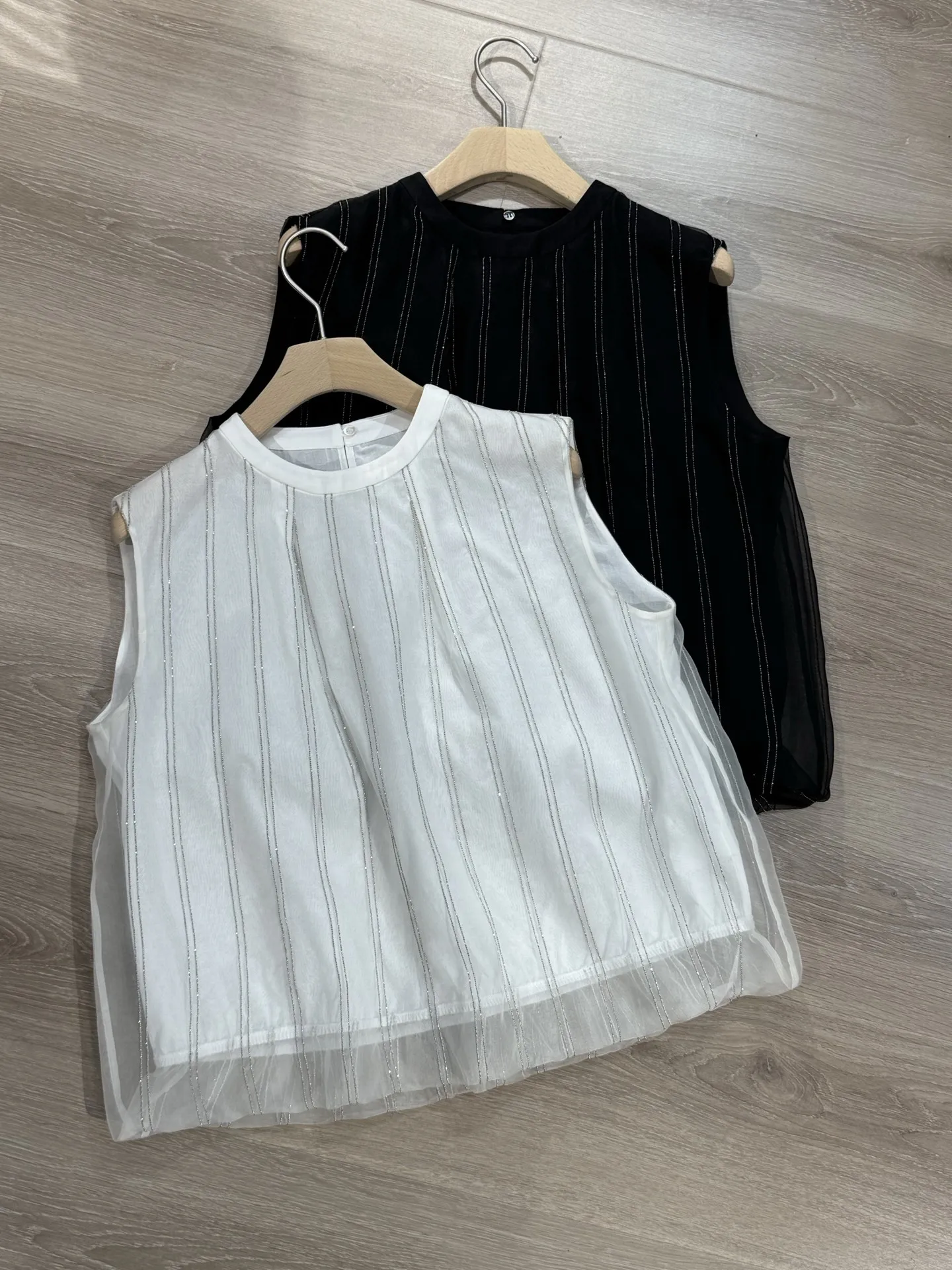 

Новый модный шелковый топ без рукавов с круглым вырезом, в полоску, с бисером, высокого качества, для женщин, в стиле ранней весны