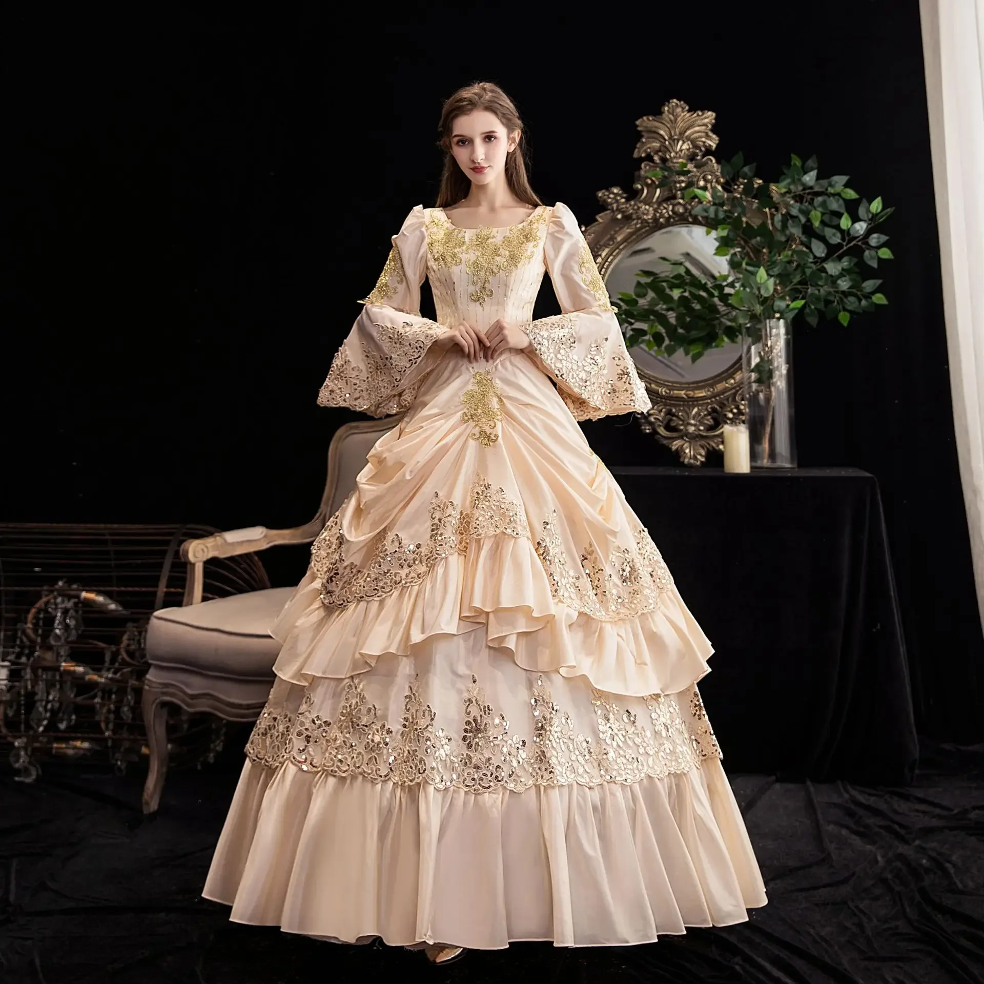 European Court Medieval Renaissance Victorian Dress for Women Champagne Costume Queen Ball Gowns Luxury Golden Applique Costume